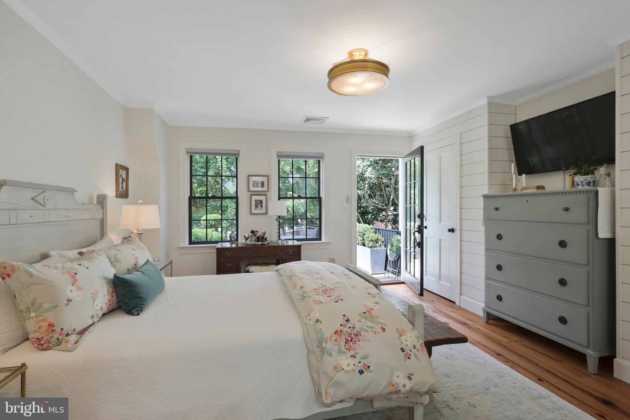 OLD TOWN ALEXANDRIA - Residential