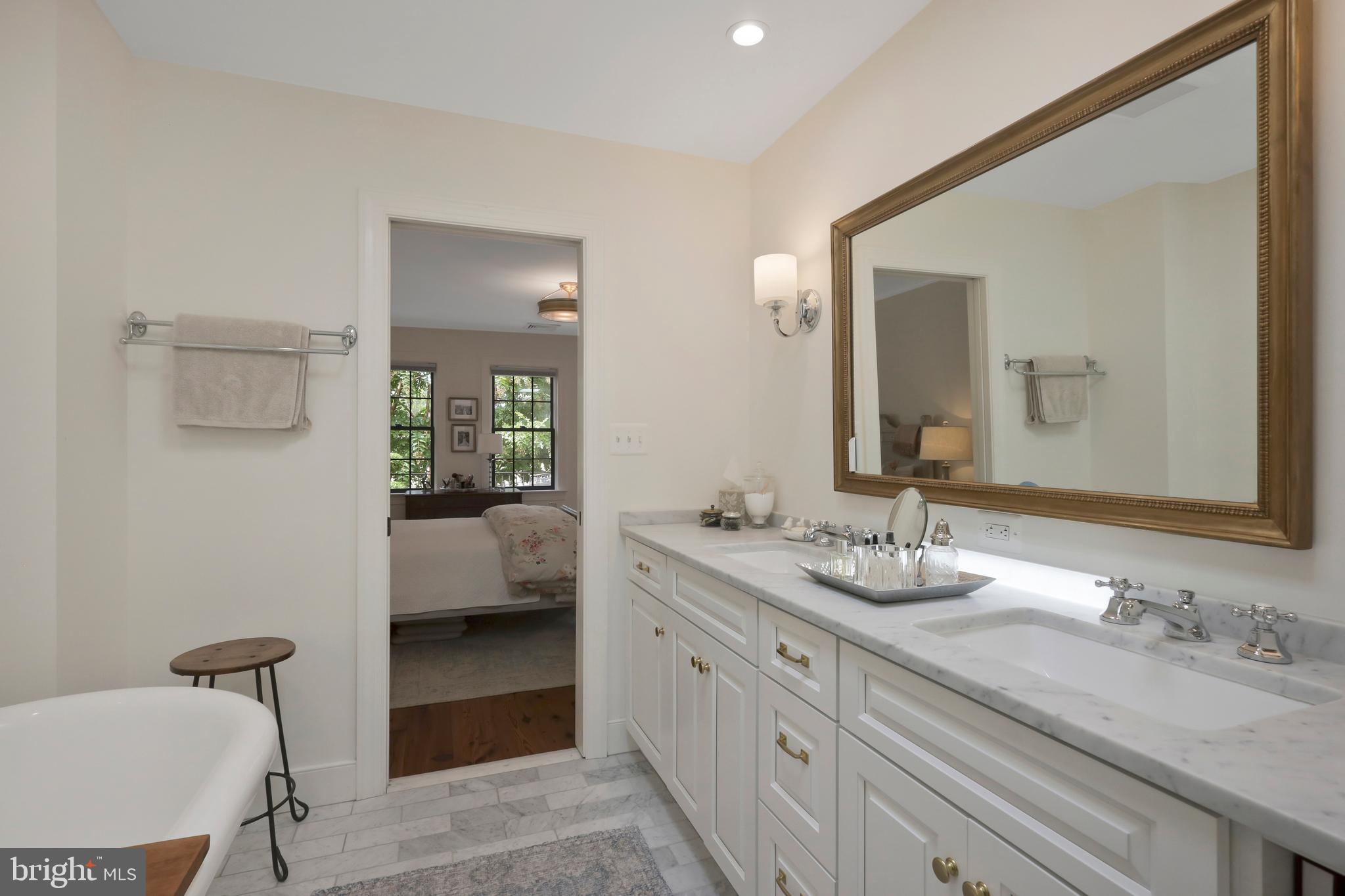 OLD TOWN ALEXANDRIA - Residential