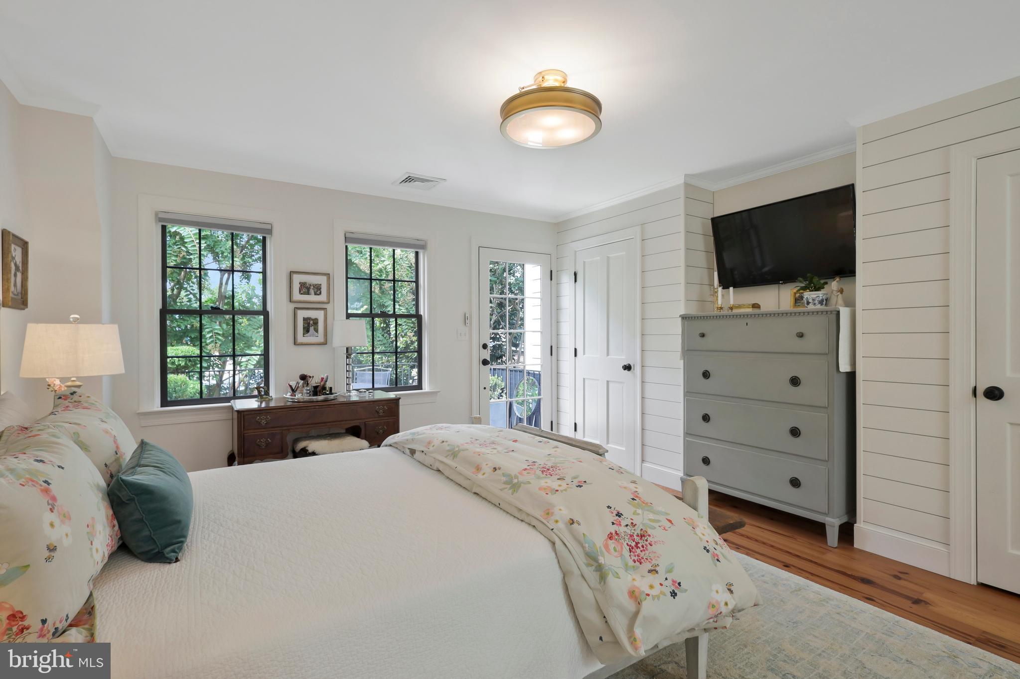 OLD TOWN ALEXANDRIA - Residential