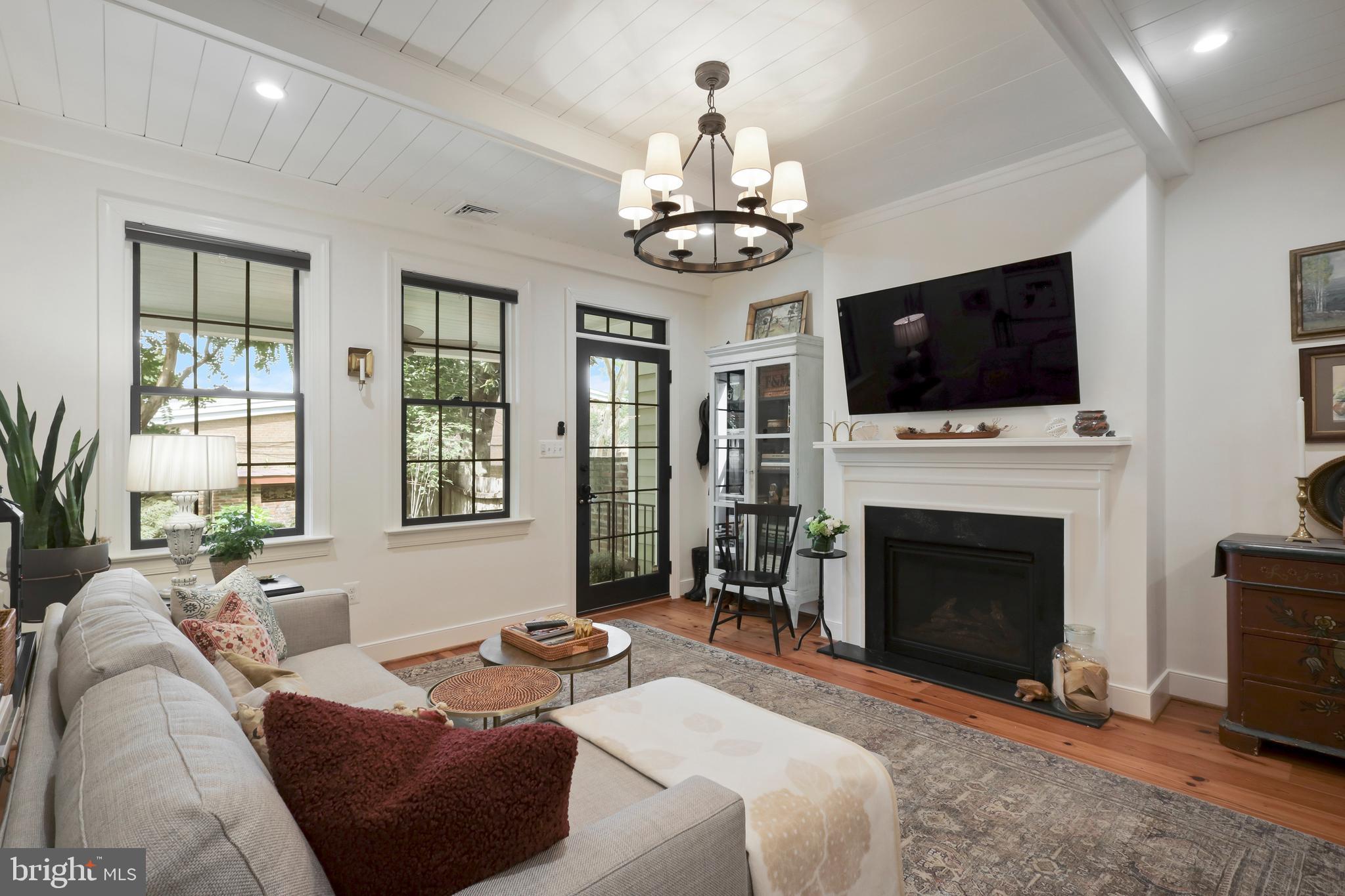 OLD TOWN ALEXANDRIA - Residential