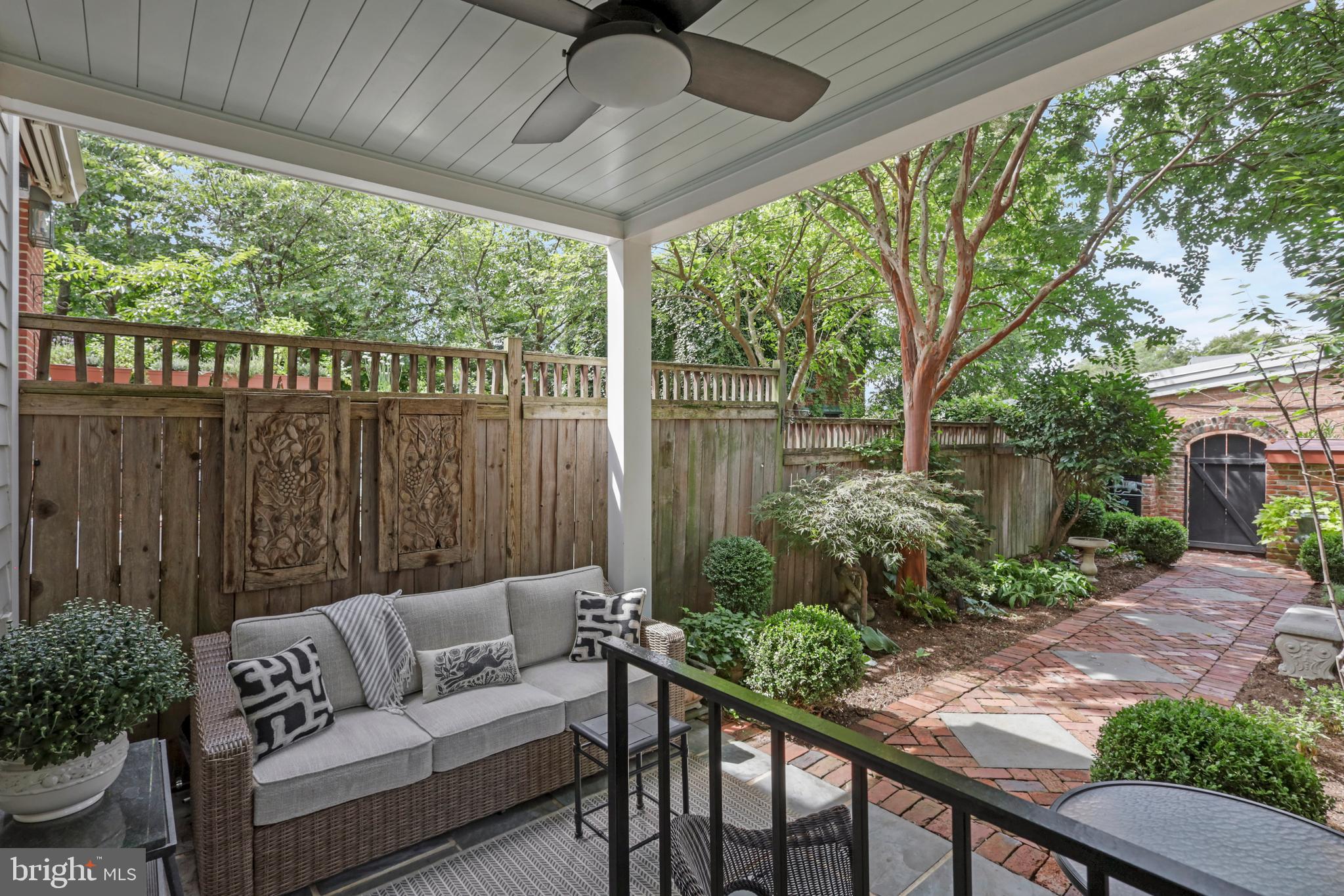 OLD TOWN ALEXANDRIA - Residential