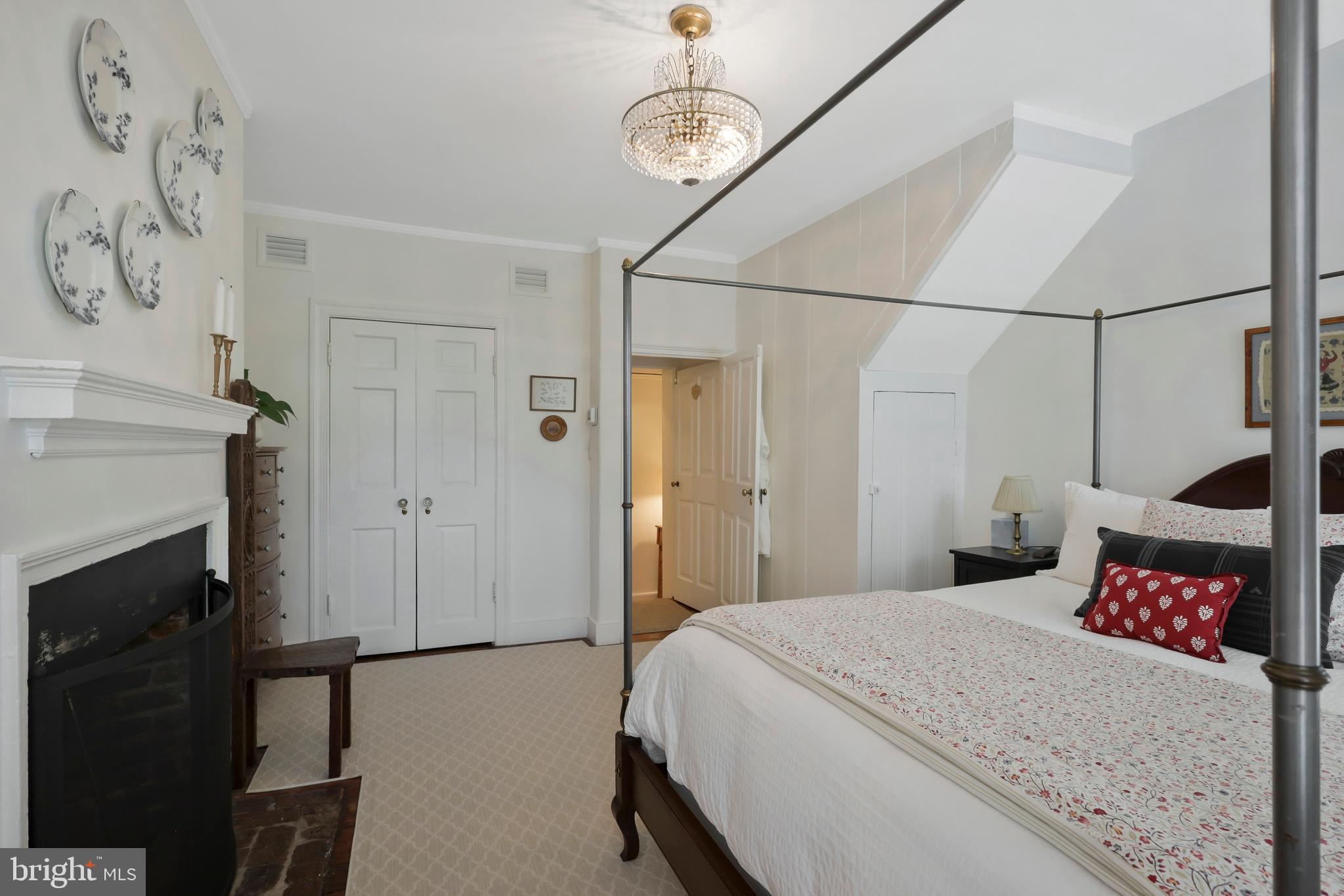 OLD TOWN ALEXANDRIA - Residential