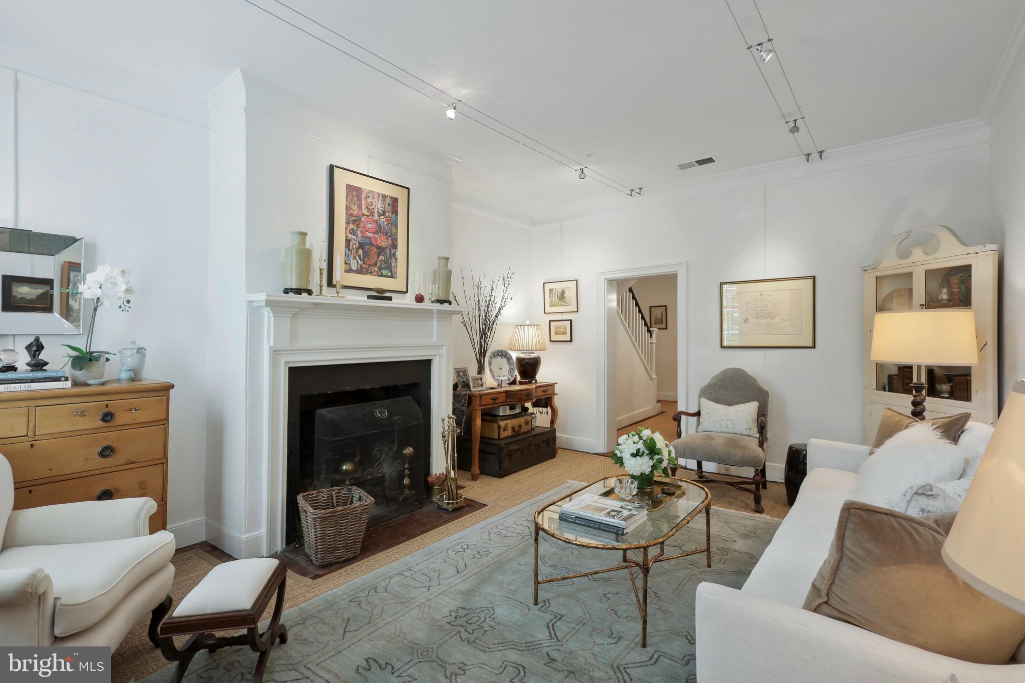 OLD TOWN ALEXANDRIA - Residential