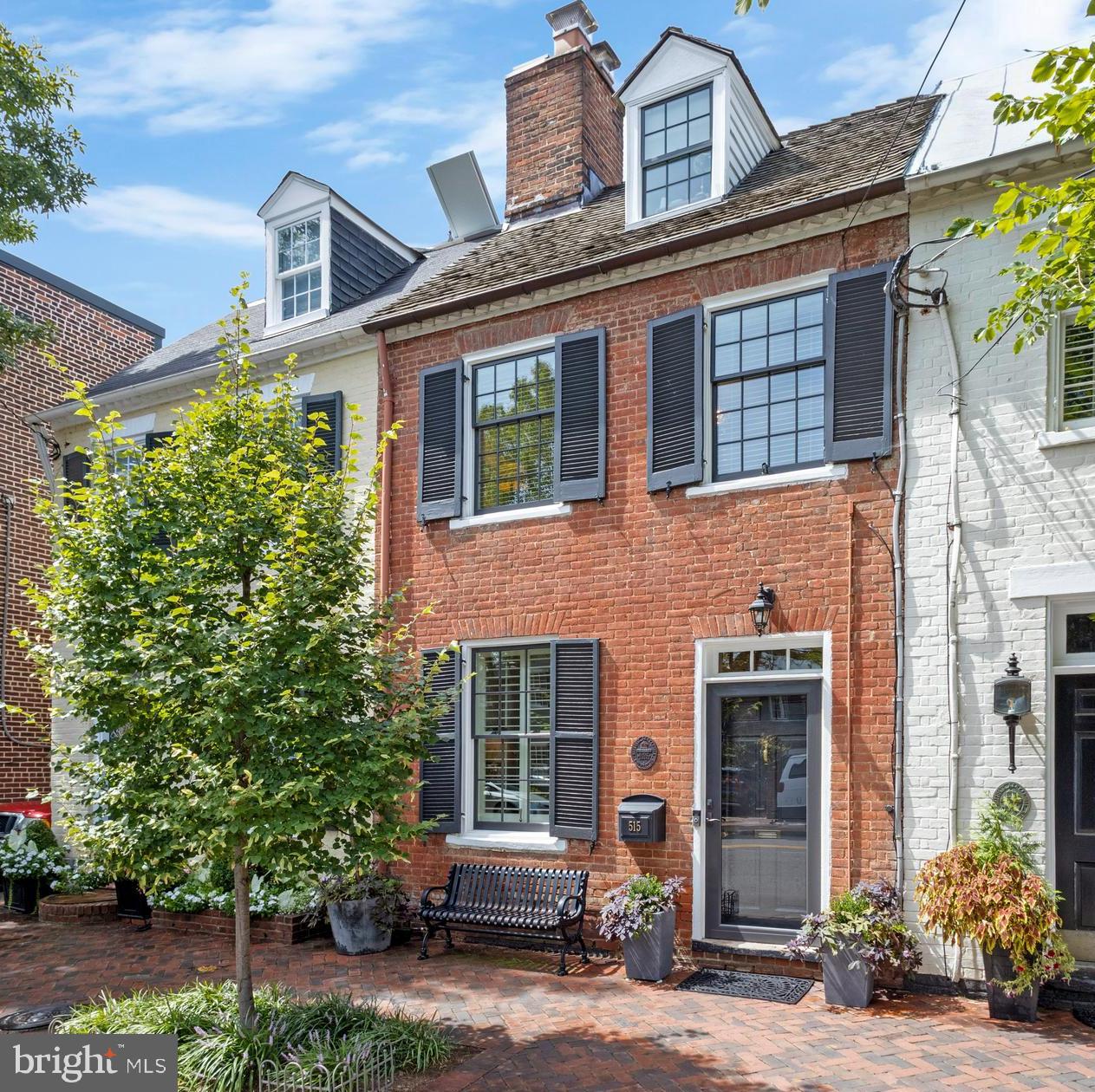OLD TOWN ALEXANDRIA - Residential