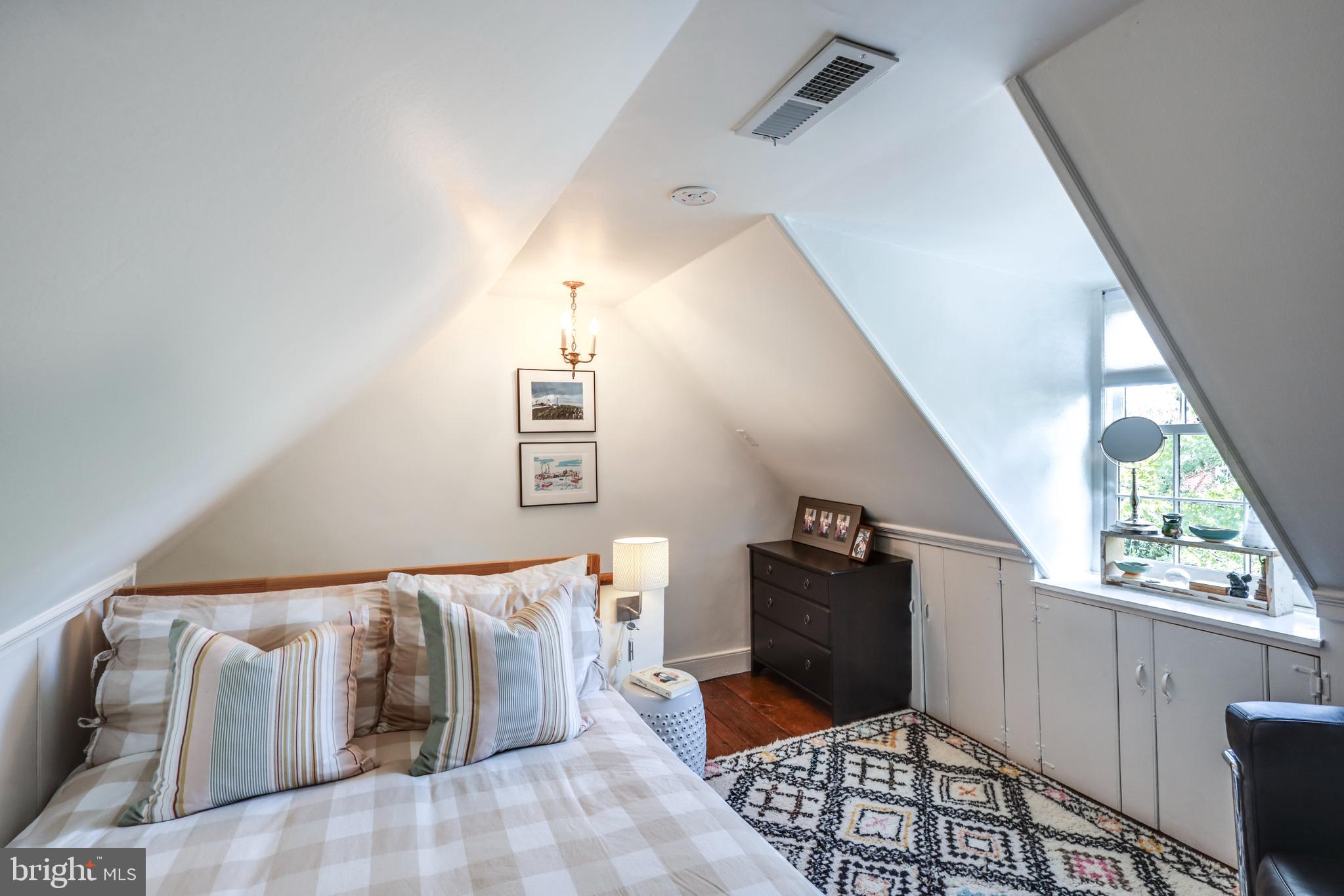 OLD TOWN ALEXANDRIA - Residential