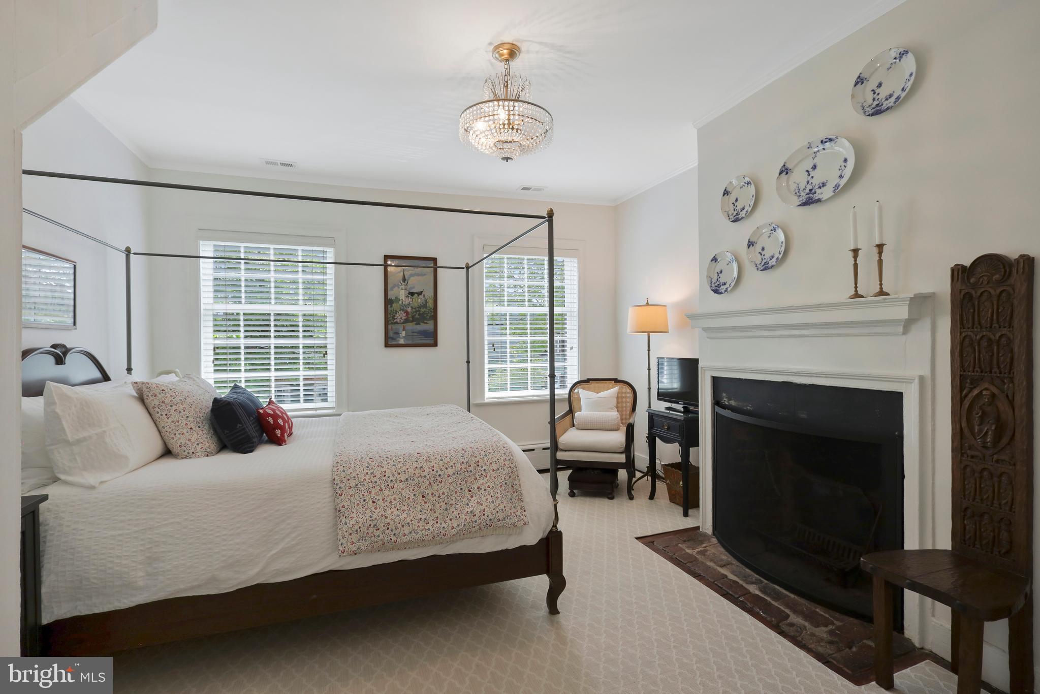 OLD TOWN ALEXANDRIA - Residential