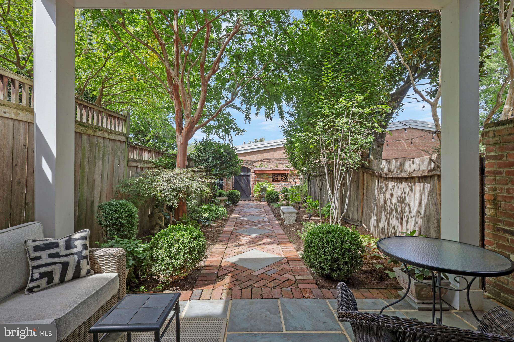 OLD TOWN ALEXANDRIA - Residential