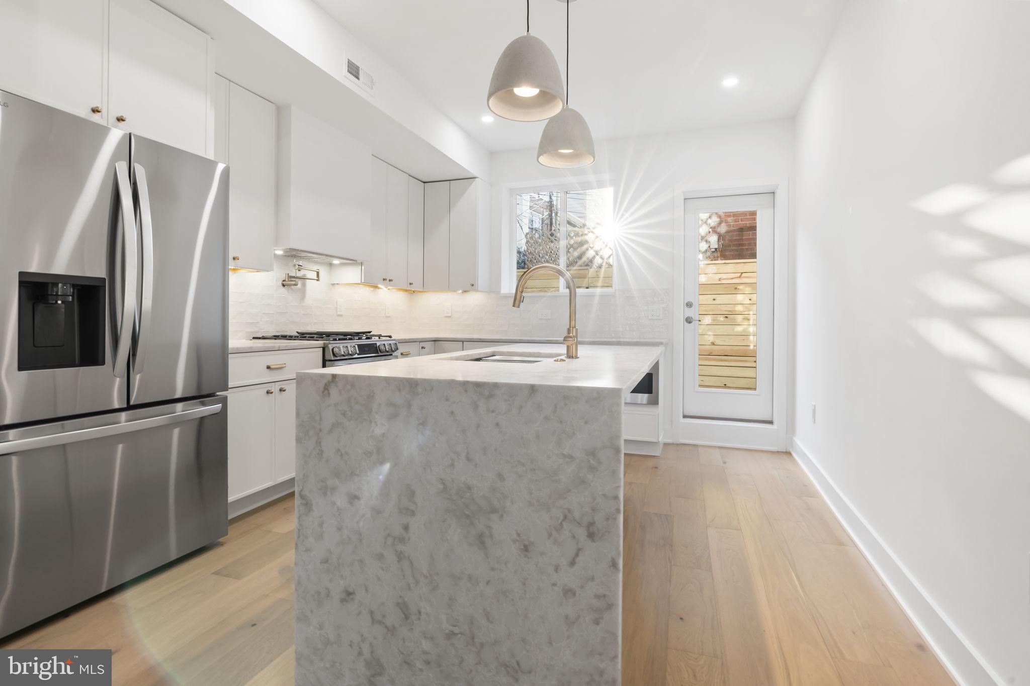 PASSYUNK SQUARE - Residential