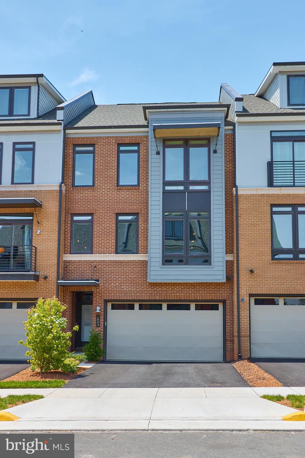 VILLAGE AT LEESBURG - Residential Lease