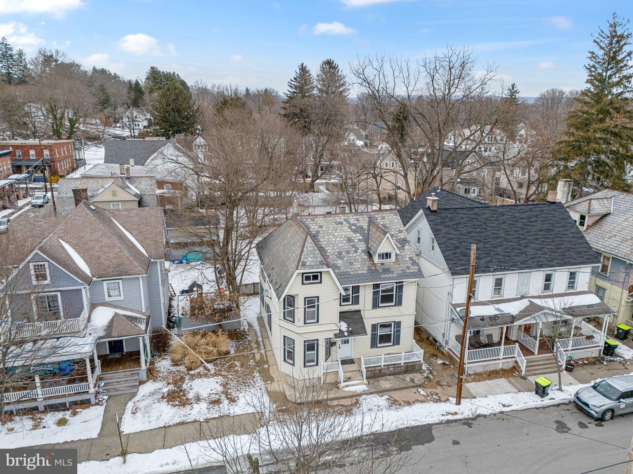 STROUDSBURG - Residential Income