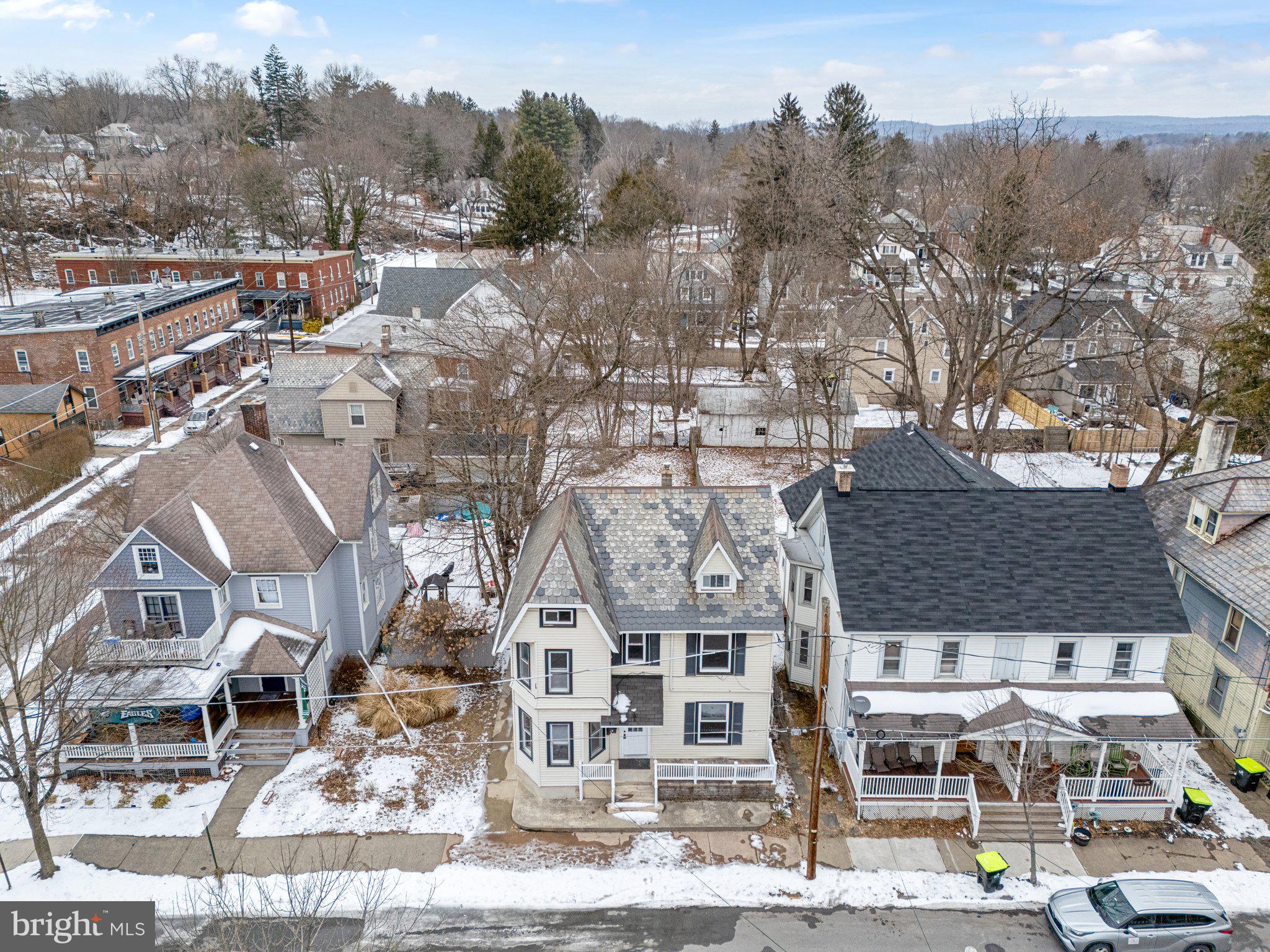 STROUDSBURG - Residential Income