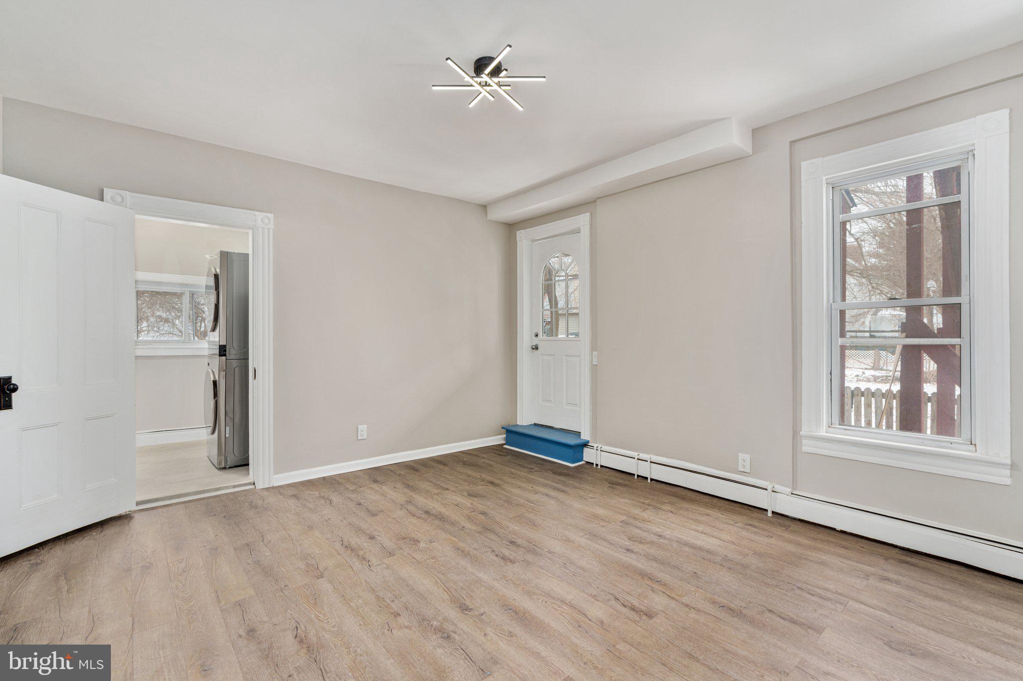 STROUDSBURG - Residential Income