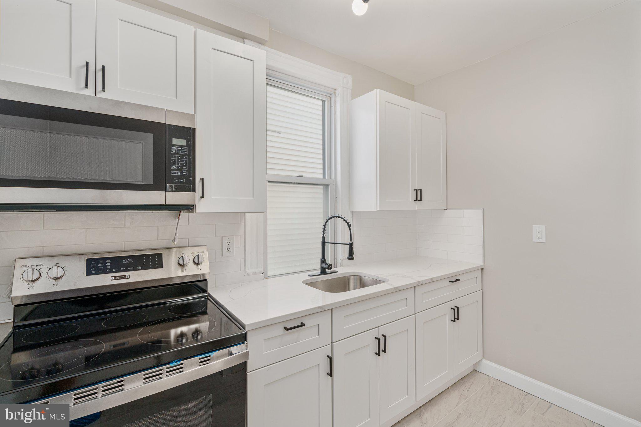 STROUDSBURG - Residential Income