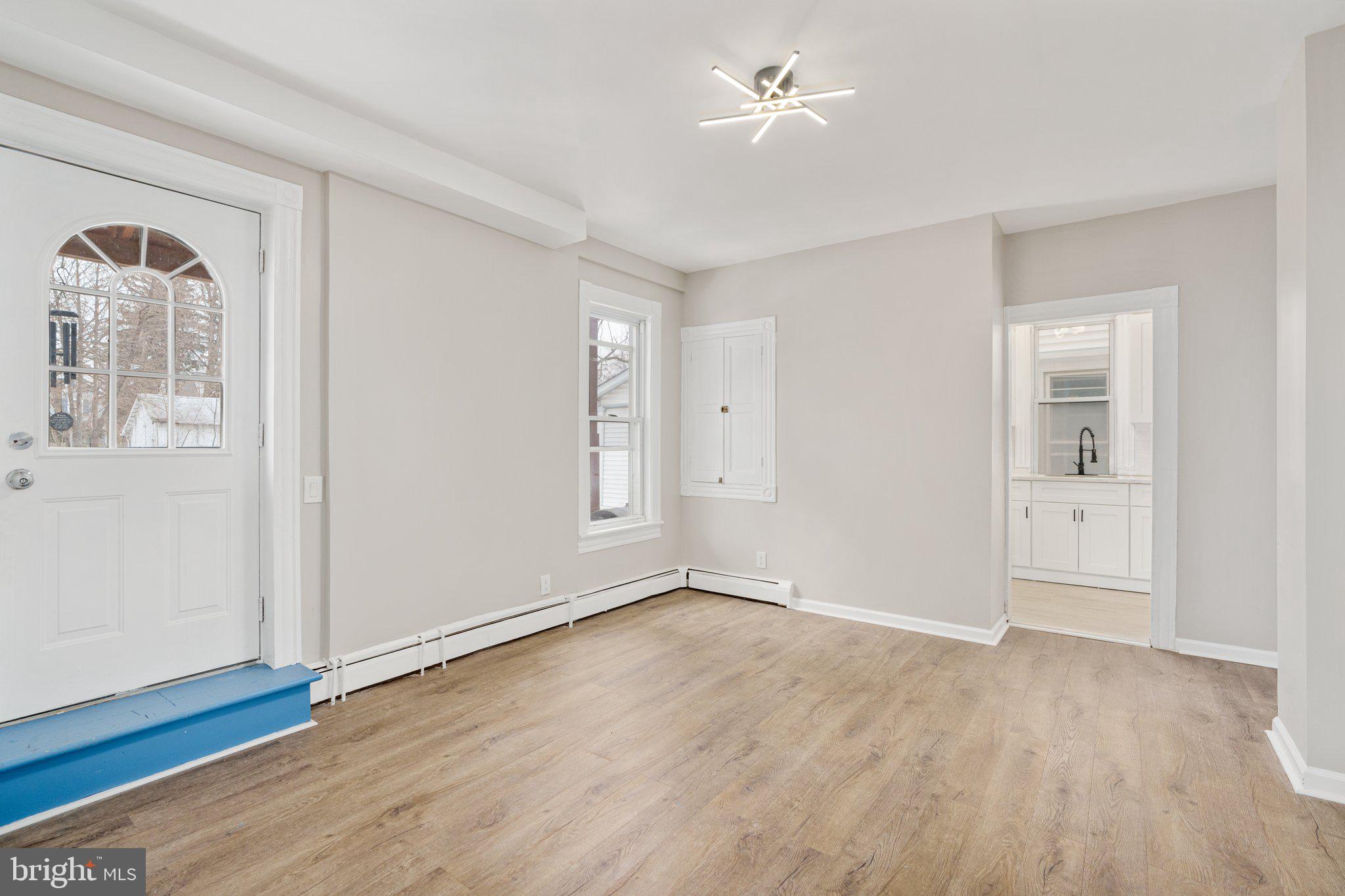 STROUDSBURG - Residential Income