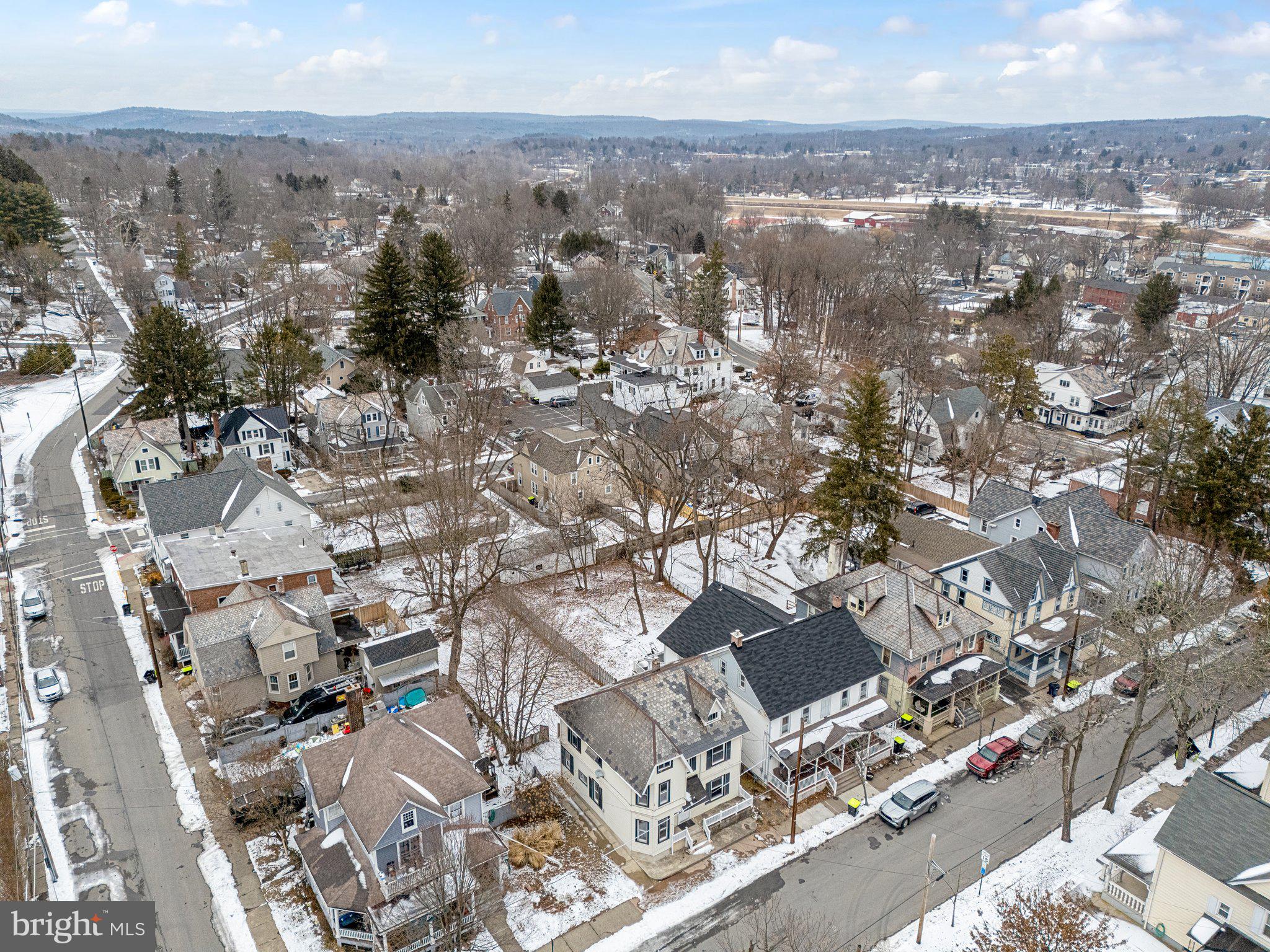STROUDSBURG - Residential Income