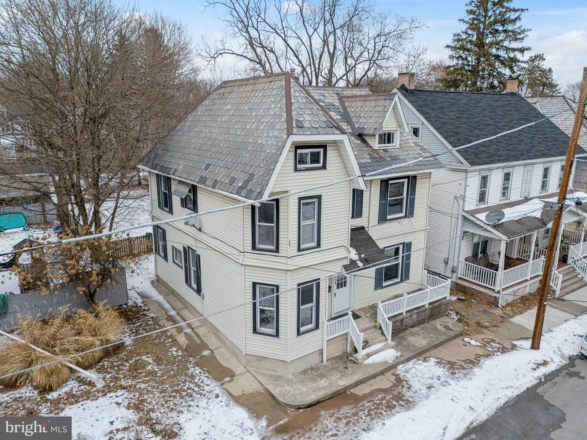 STROUDSBURG - Residential Income