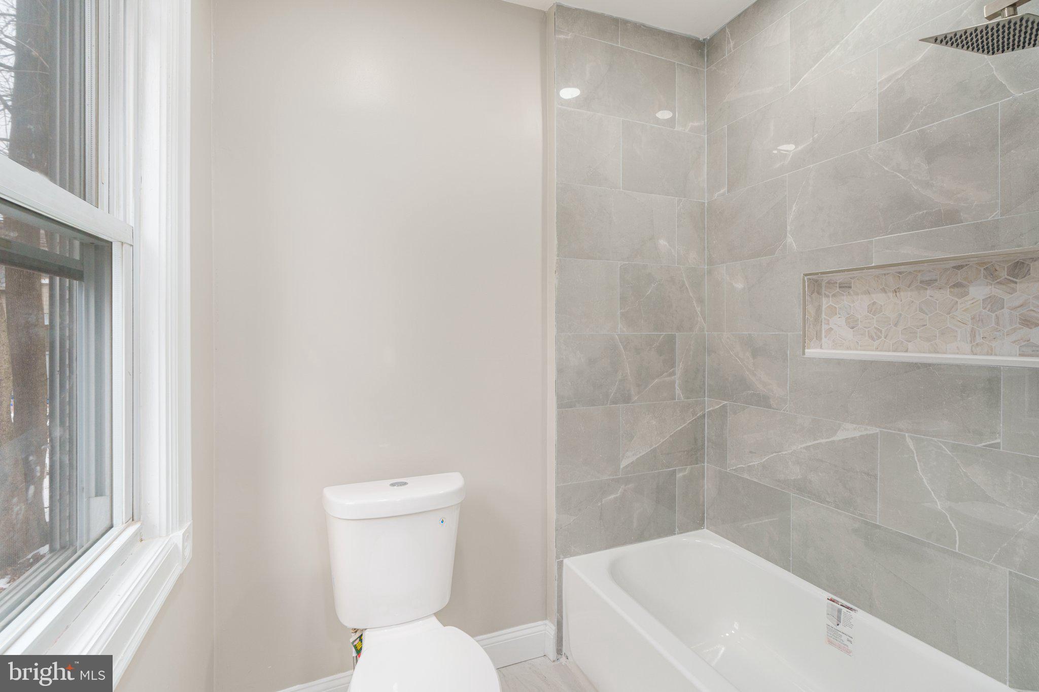 STROUDSBURG - Residential Income