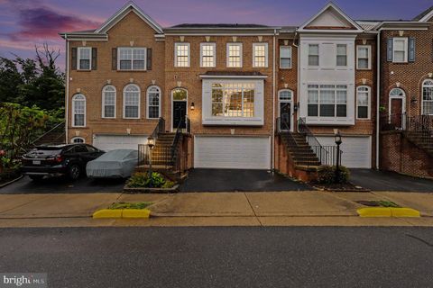 Photo of 5728 Governors Pond Circle, ALEXANDRIA, VA 22310 (MLS # VAFX2315410)