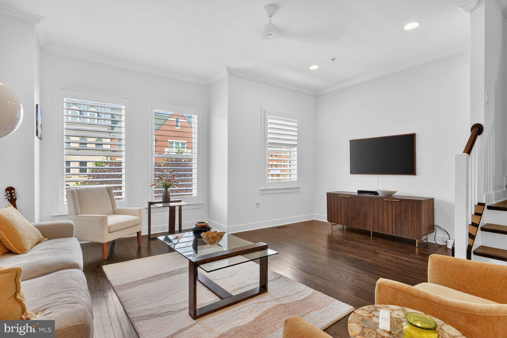 619 E CUSTIS AVENUE