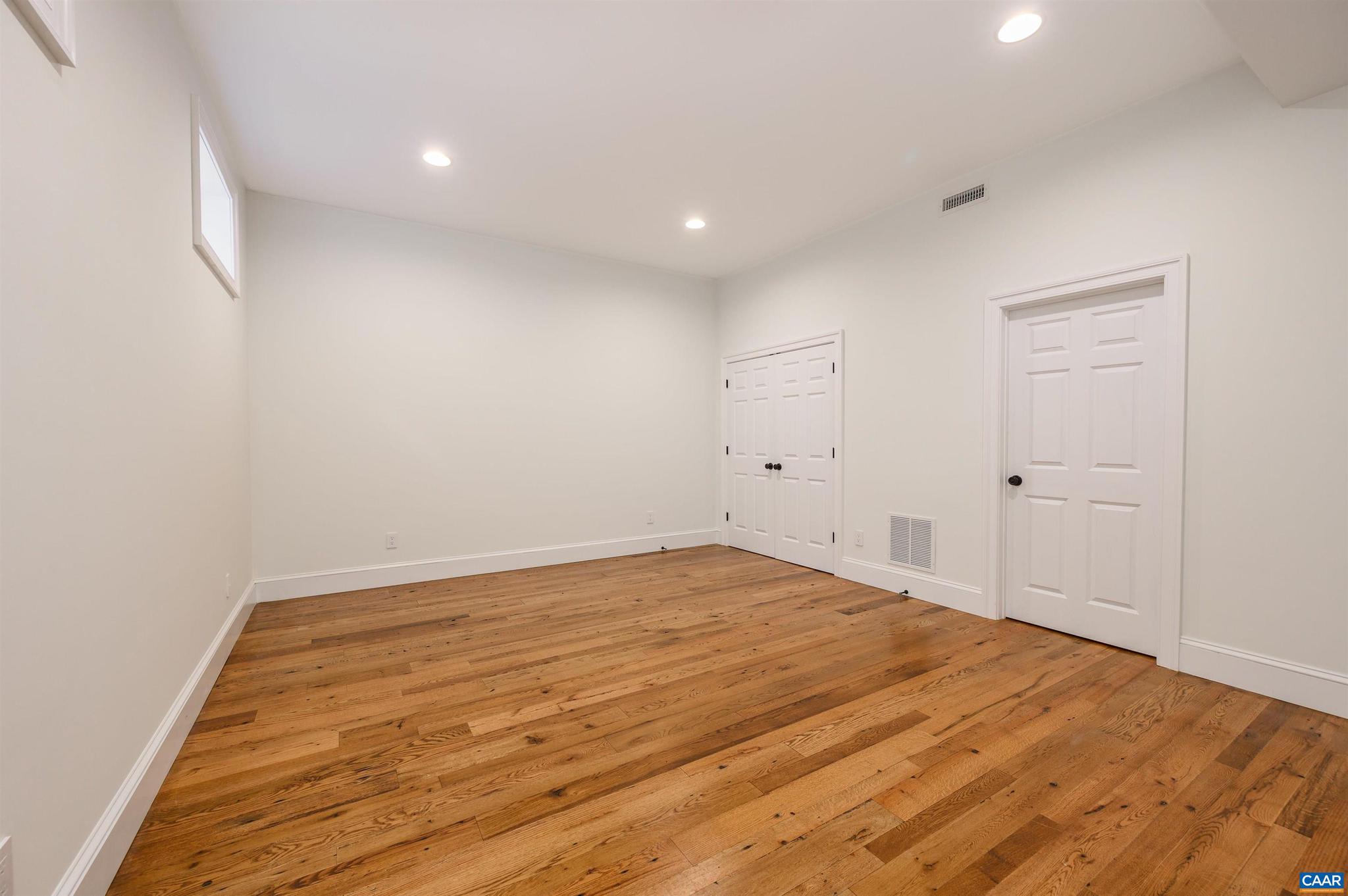 UNIVERSITY PLACE - Residential