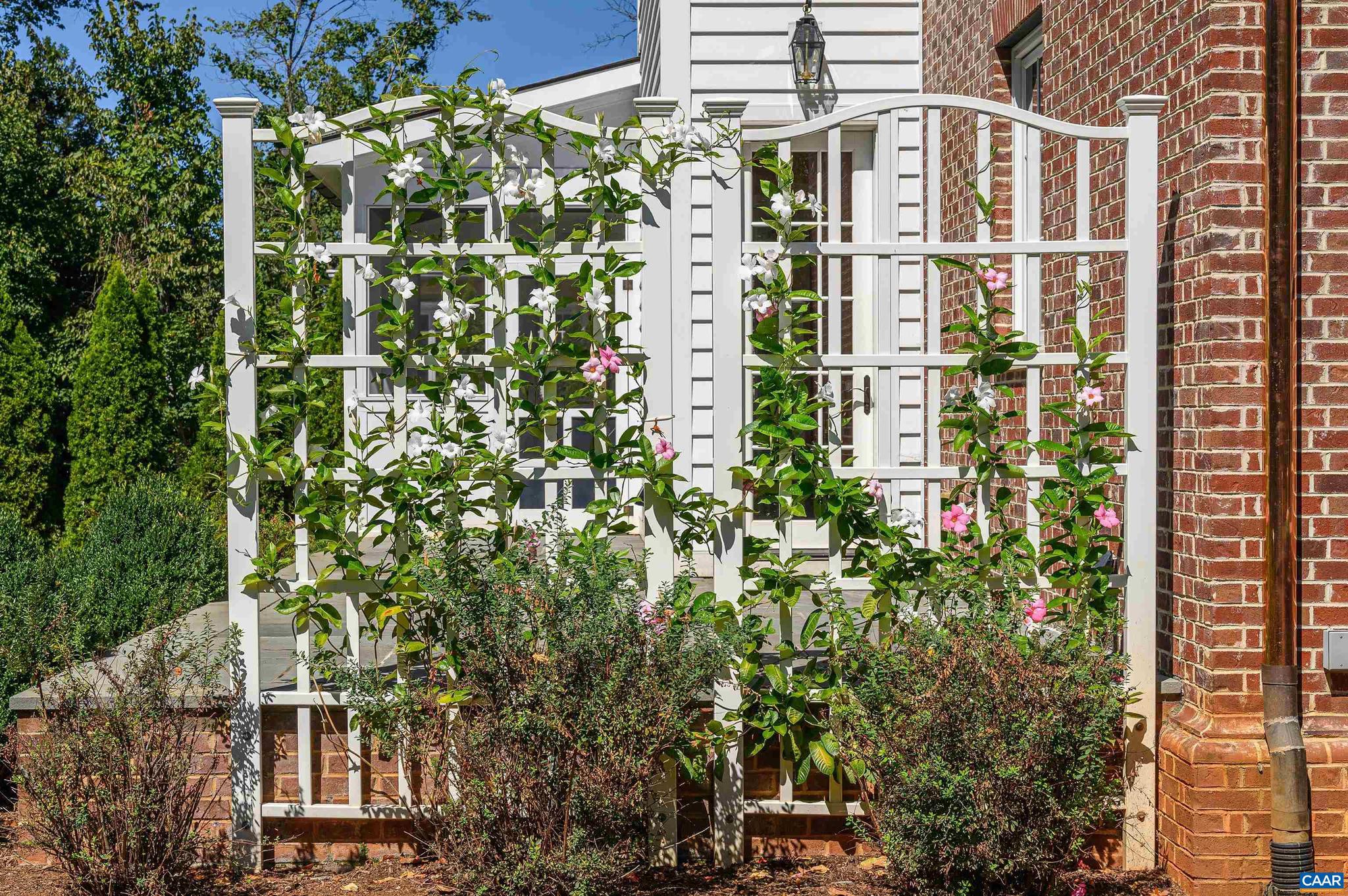 UNIVERSITY PLACE - Residential