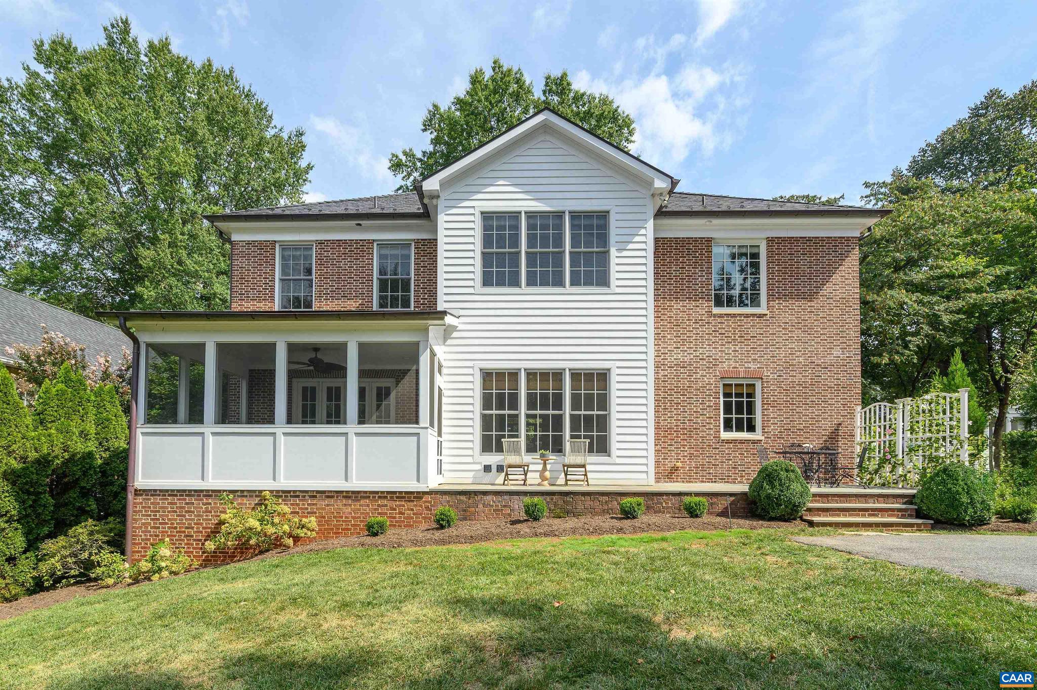 UNIVERSITY PLACE - Residential