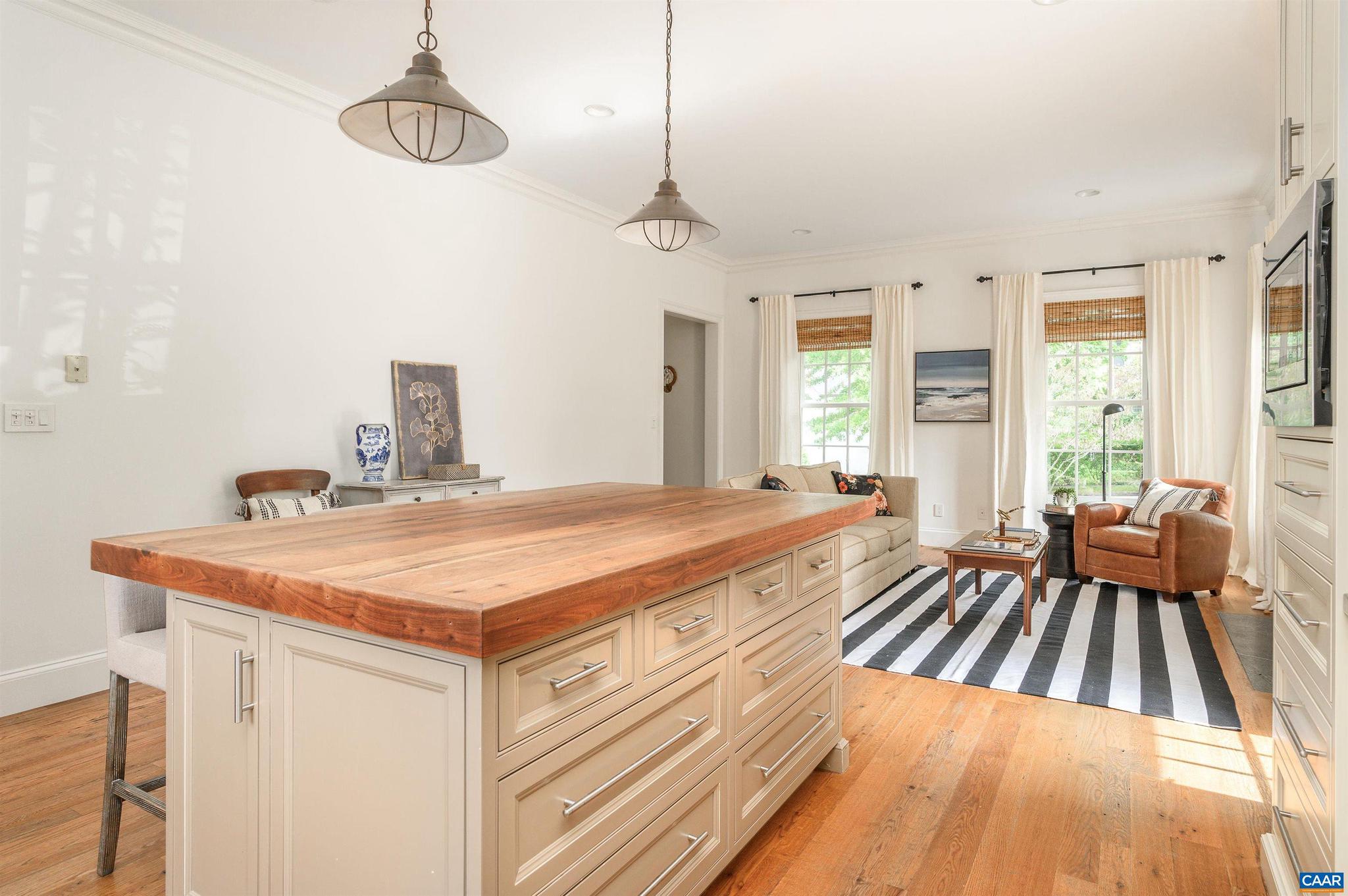 UNIVERSITY PLACE - Residential