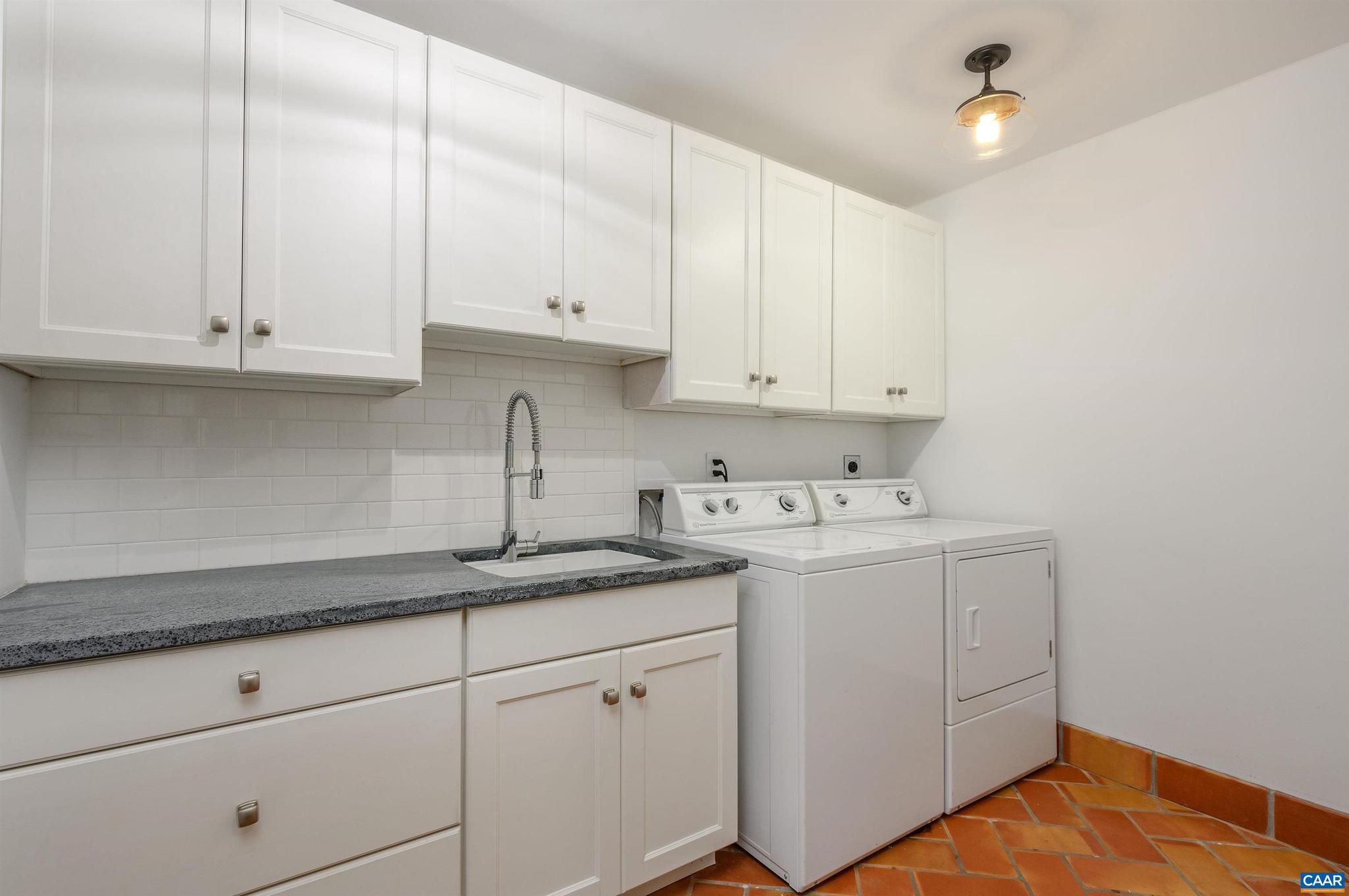 UNIVERSITY PLACE - Residential