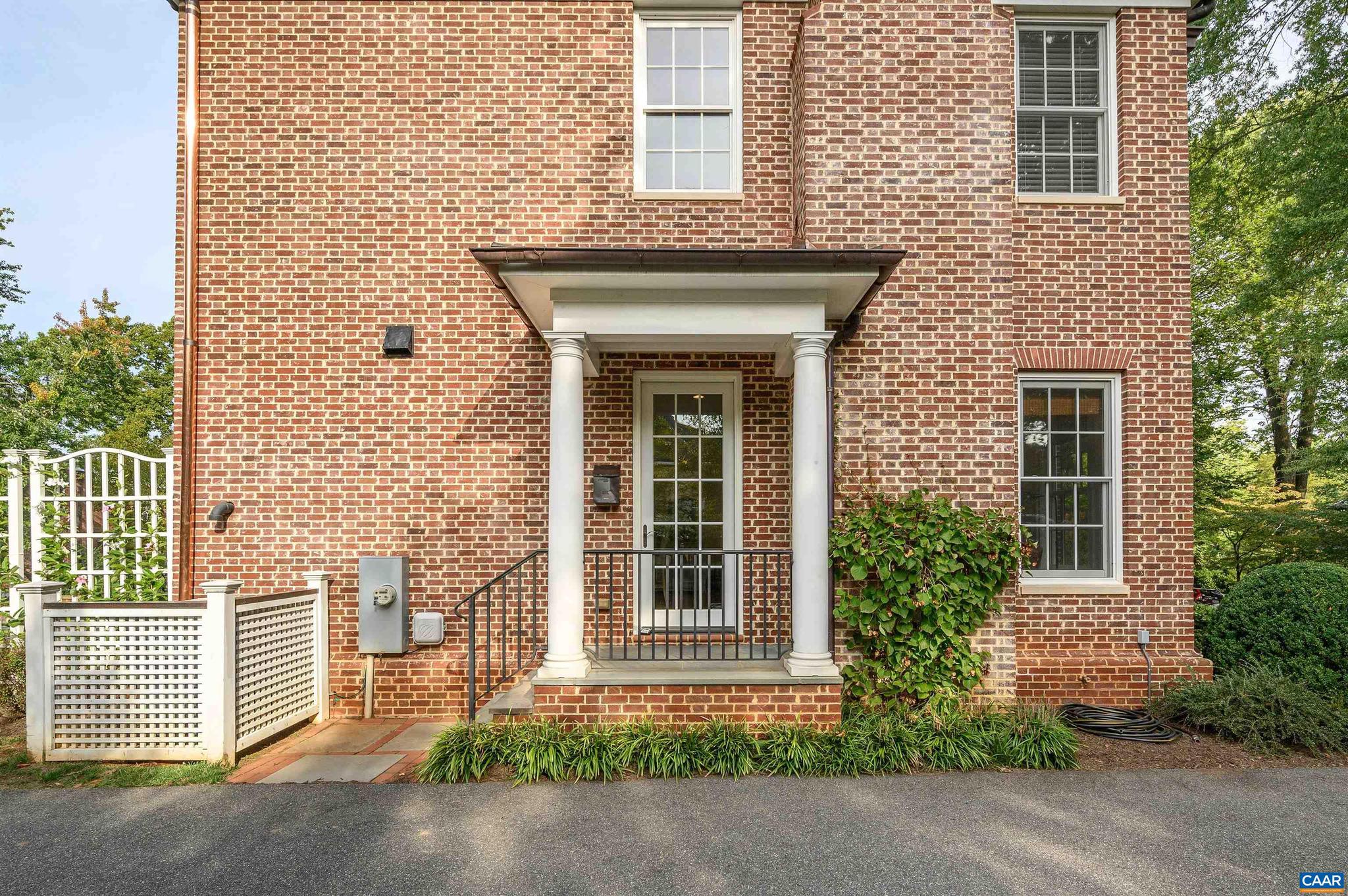 UNIVERSITY PLACE - Residential