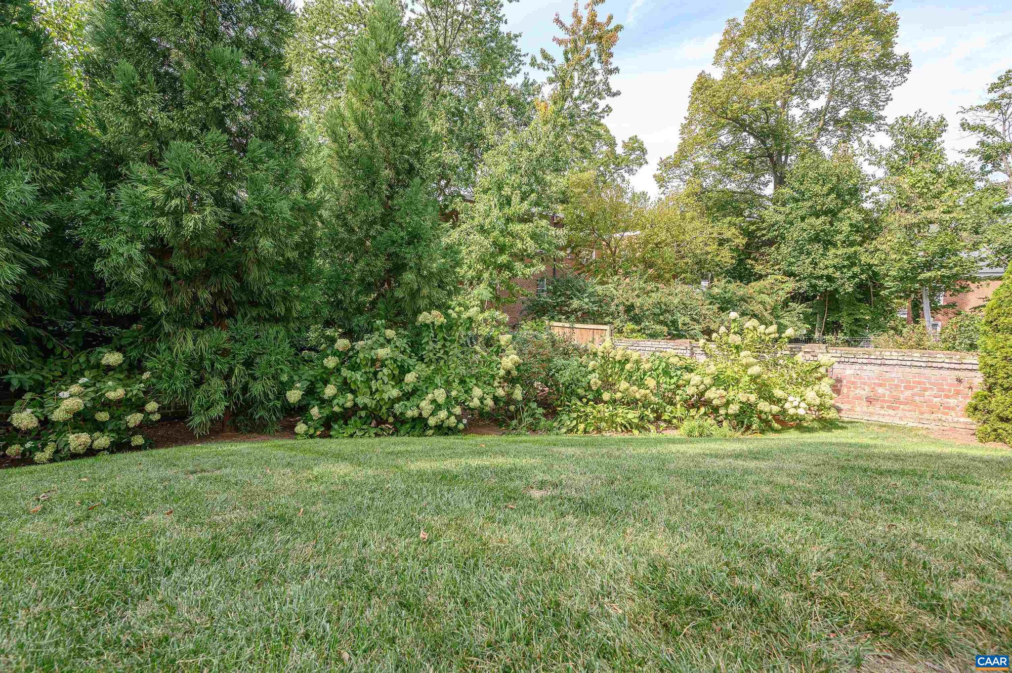 UNIVERSITY PLACE - Residential