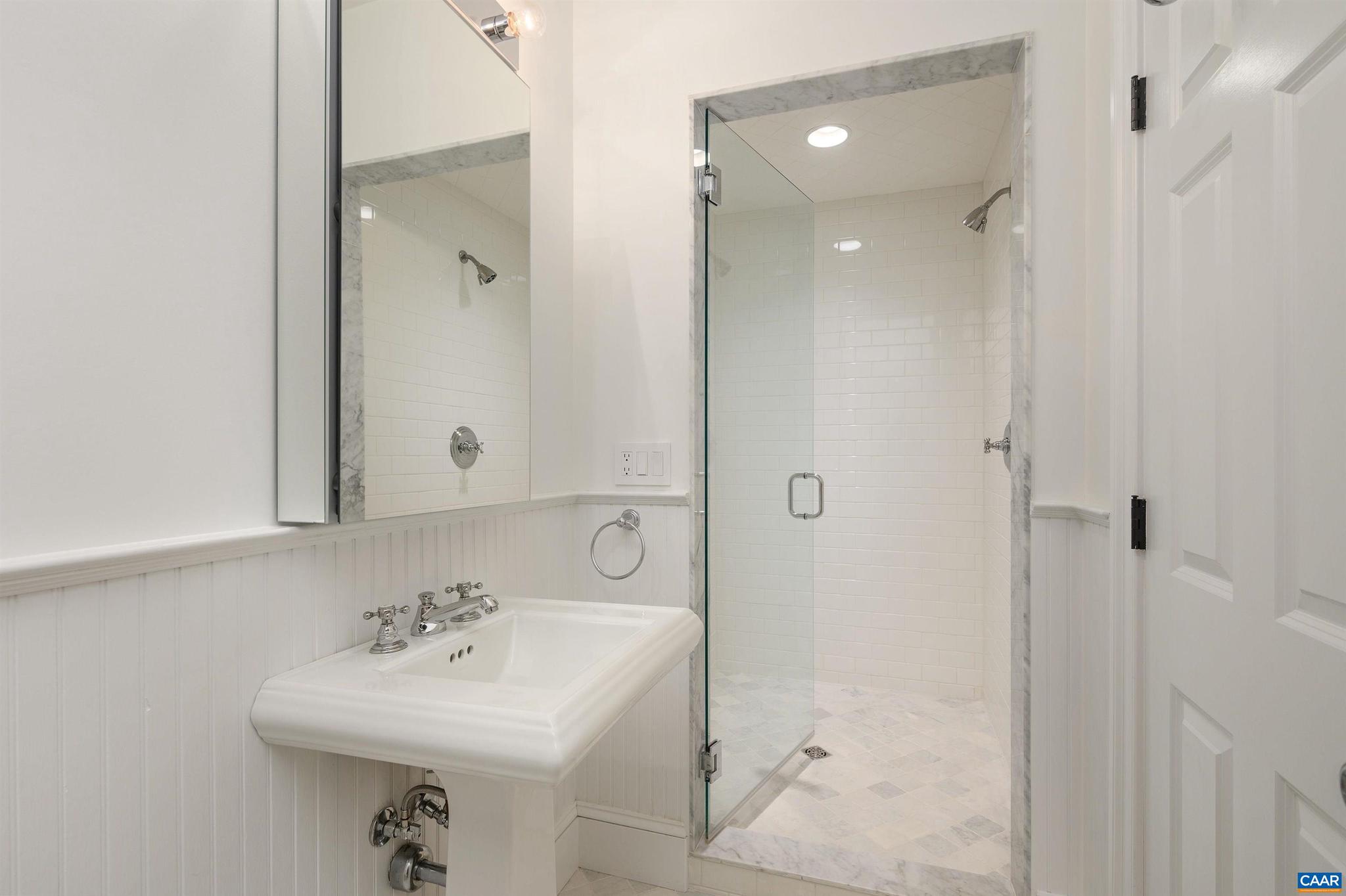 UNIVERSITY PLACE - Residential