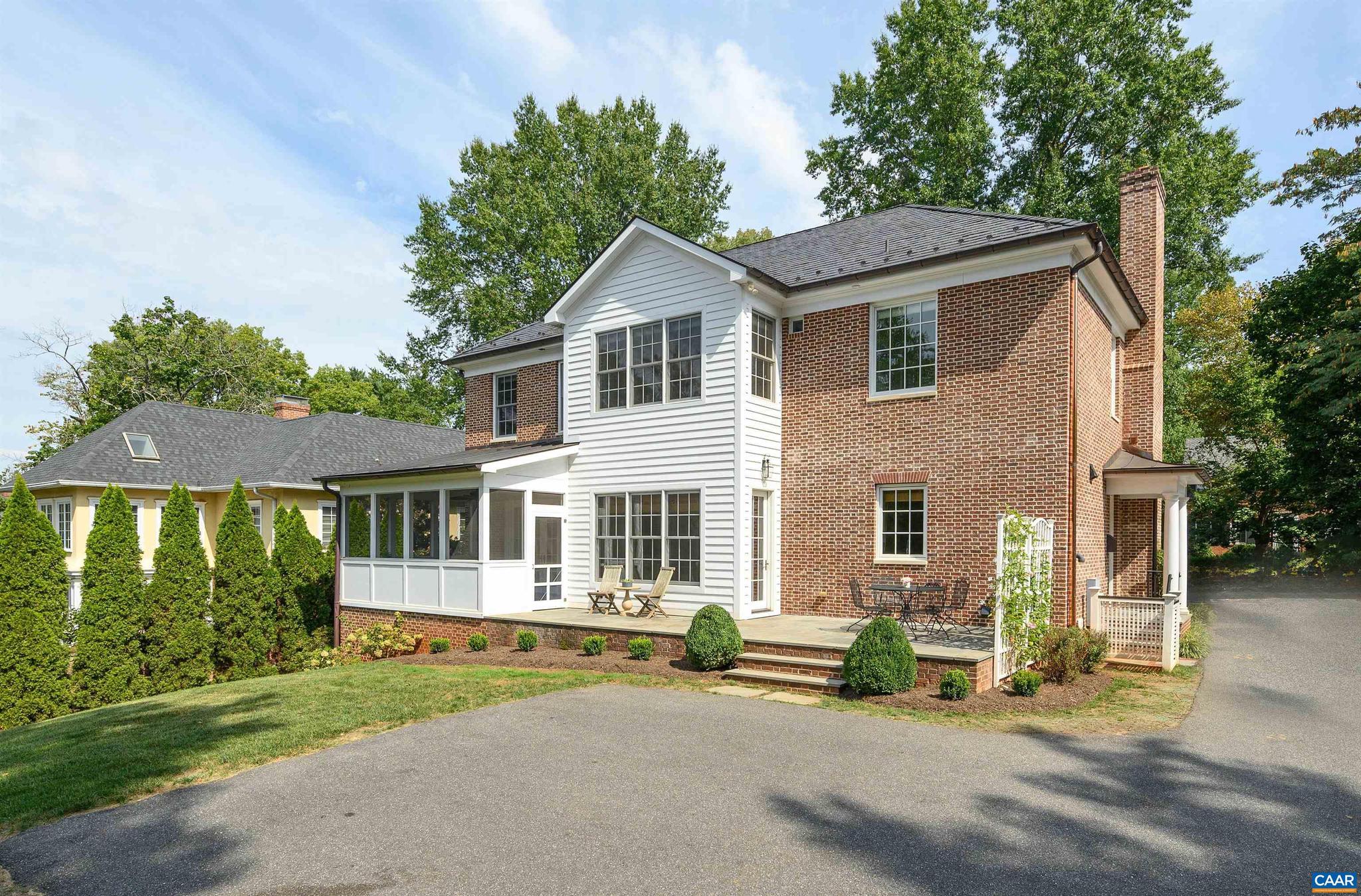 UNIVERSITY PLACE - Residential