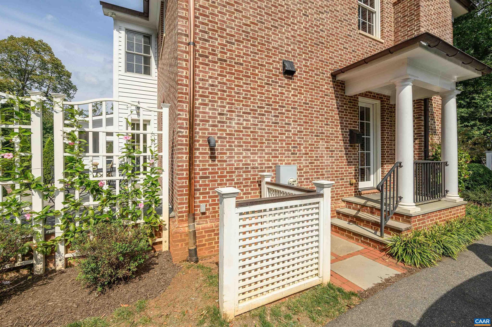 UNIVERSITY PLACE - Residential