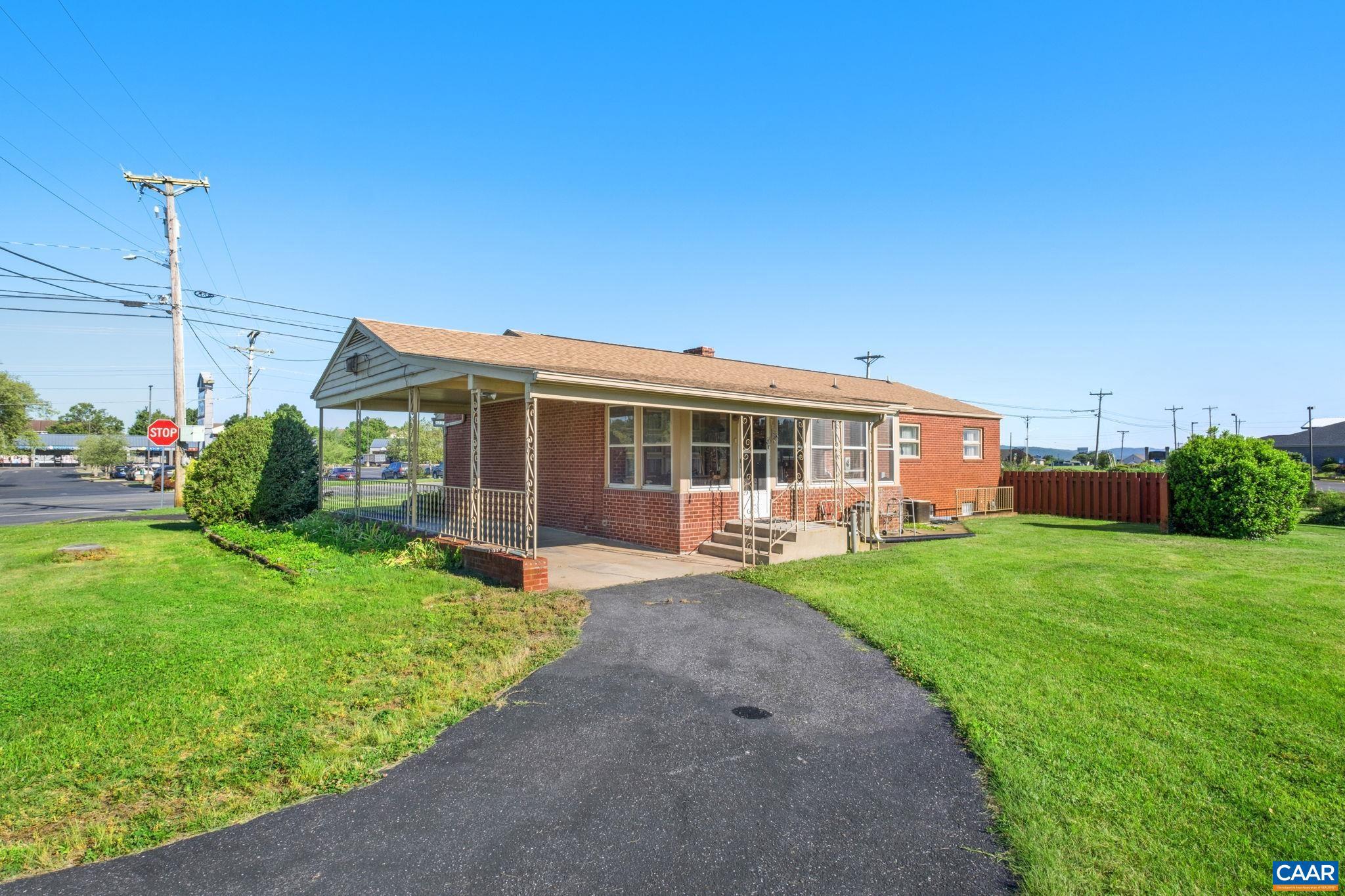 1200 SHARON LN