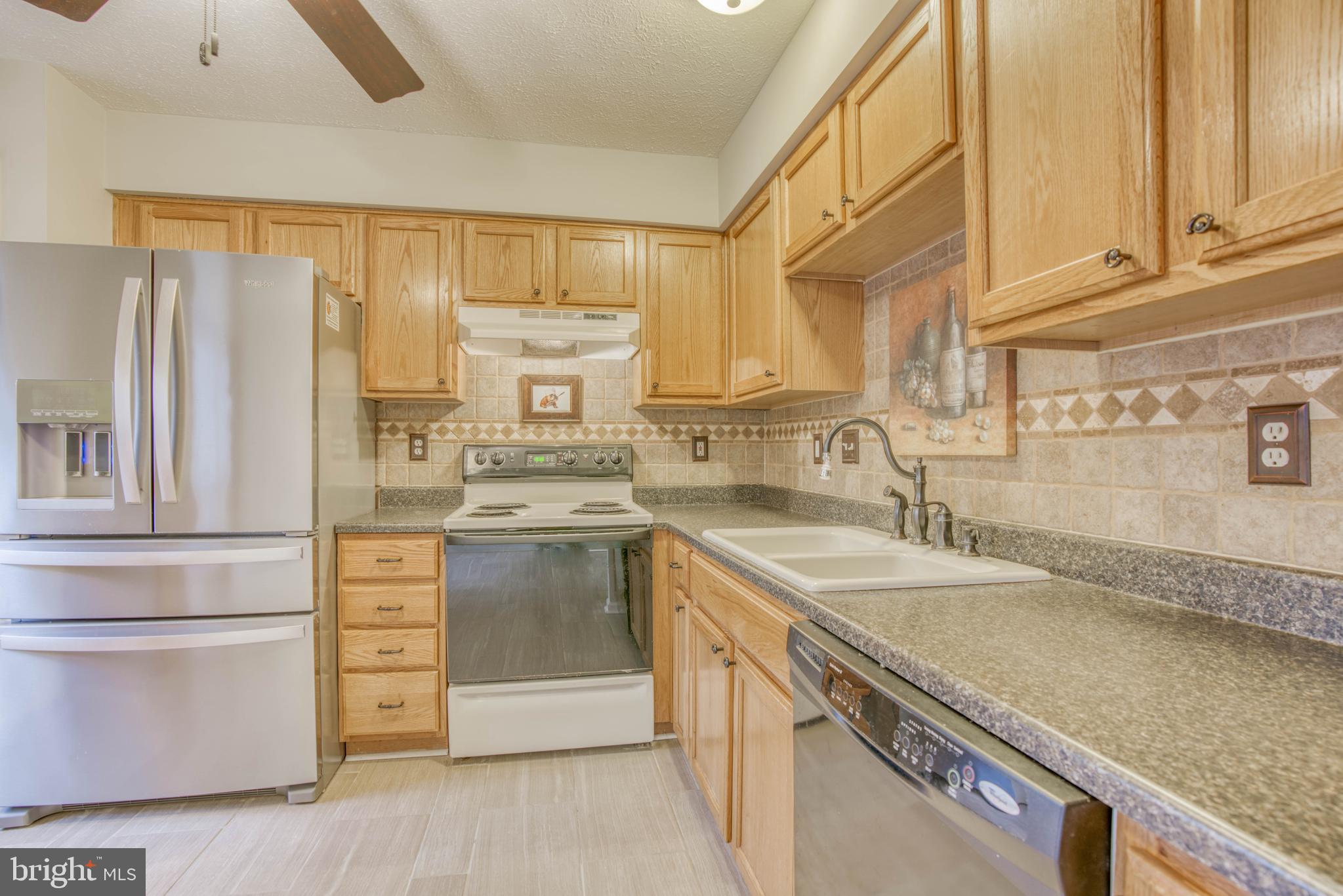 CONSTANT FRIENDSHIP - Residential