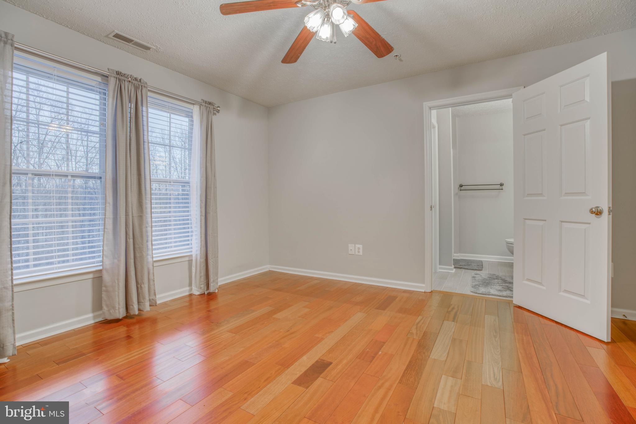 CONSTANT FRIENDSHIP - Residential