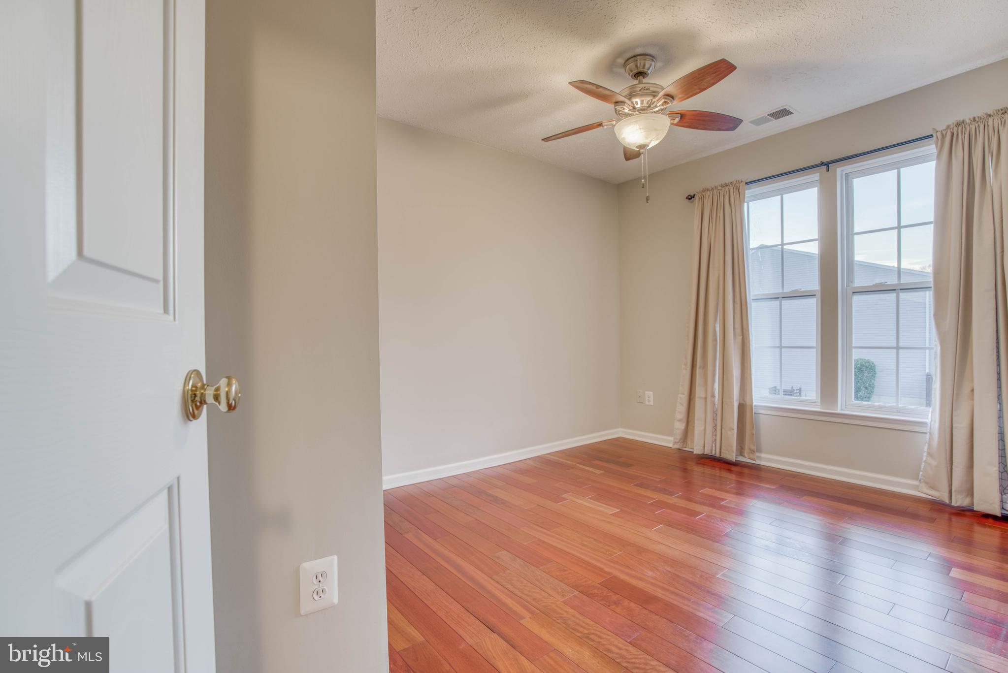 CONSTANT FRIENDSHIP - Residential