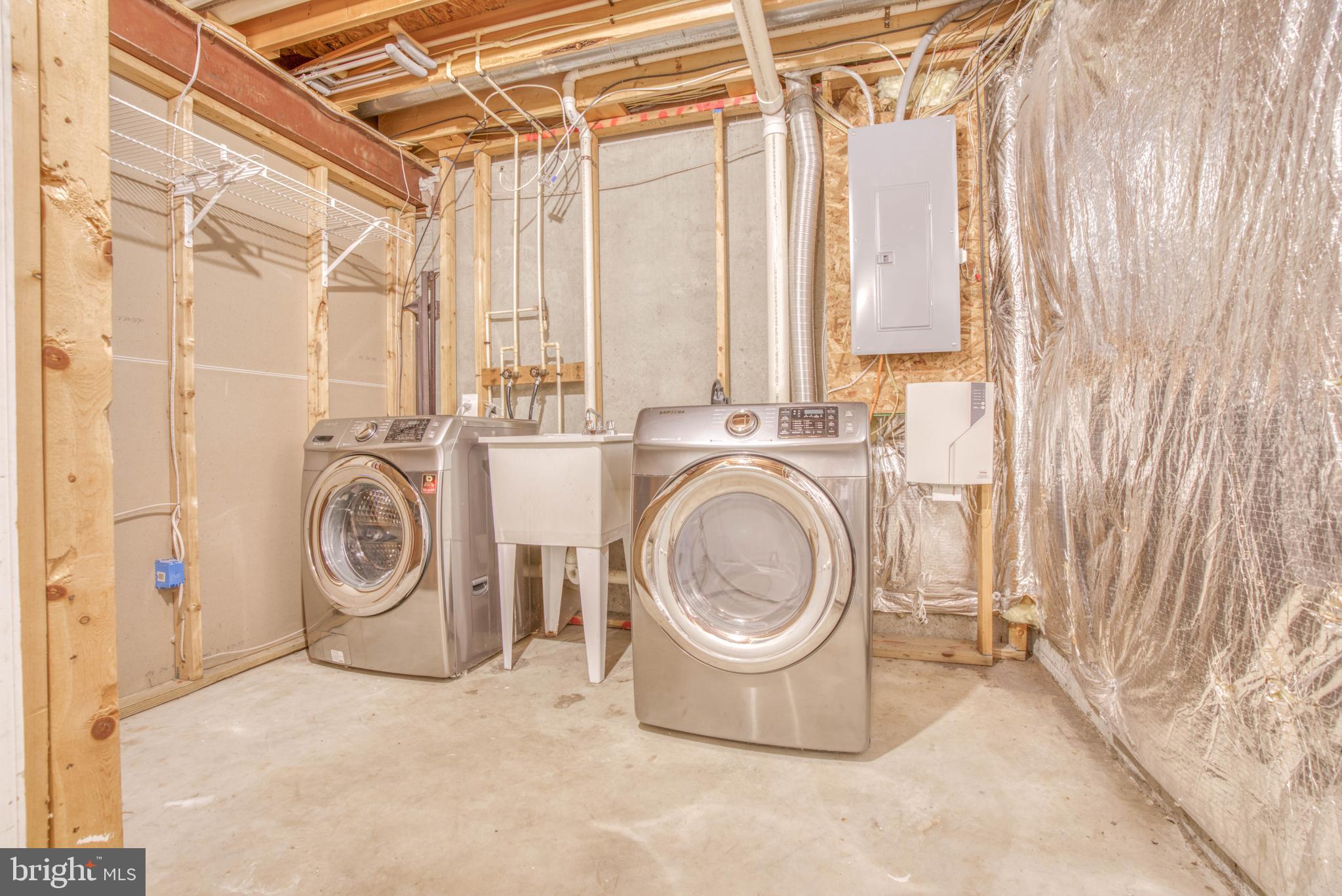 CONSTANT FRIENDSHIP - Residential