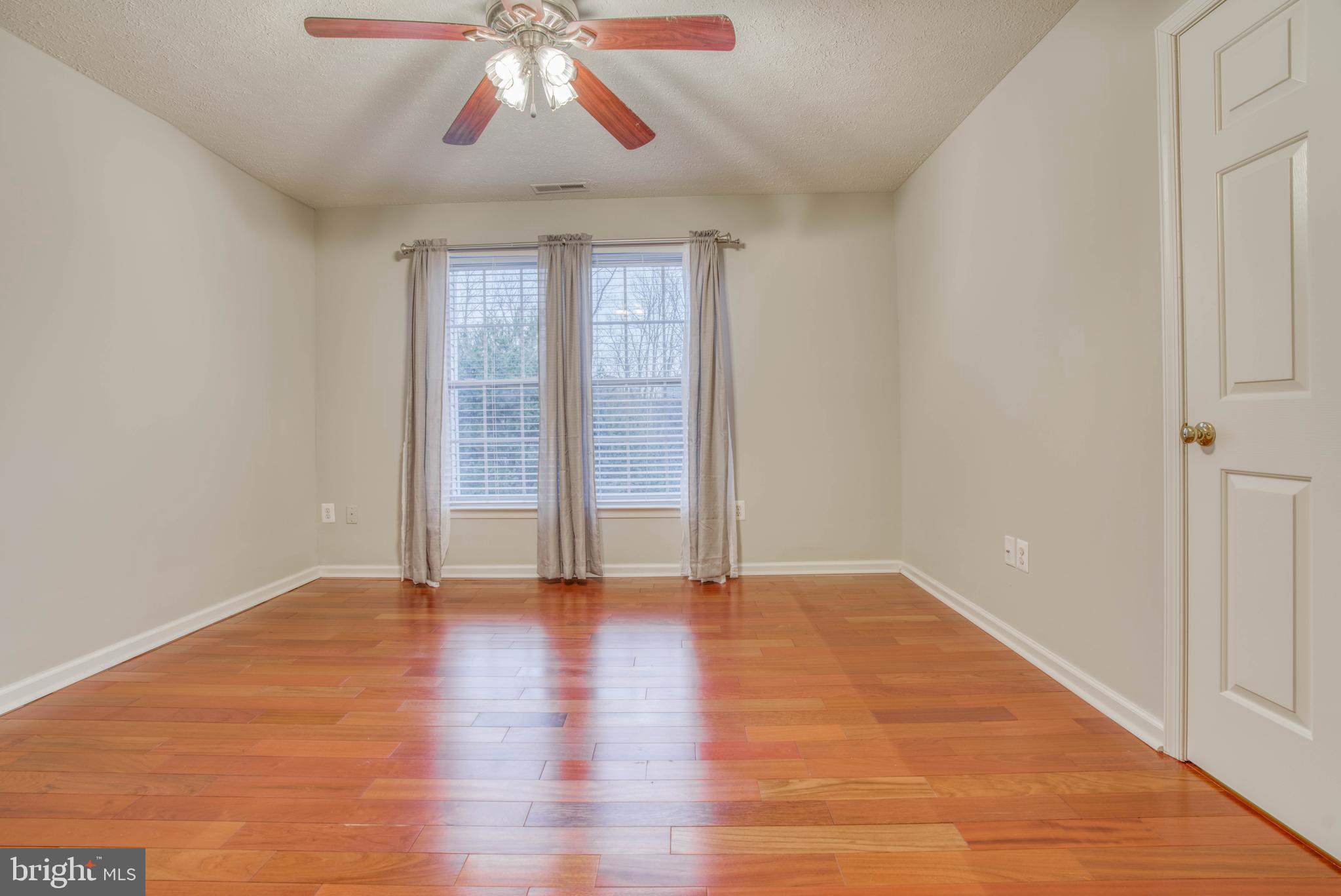 CONSTANT FRIENDSHIP - Residential