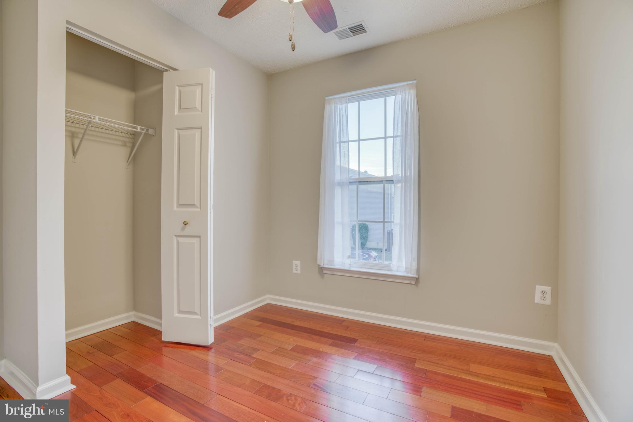 CONSTANT FRIENDSHIP - Residential