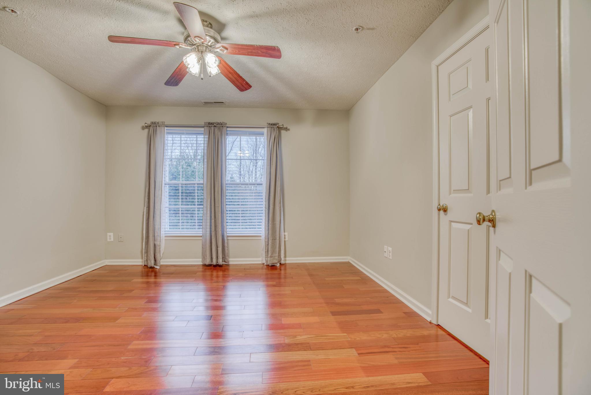 CONSTANT FRIENDSHIP - Residential