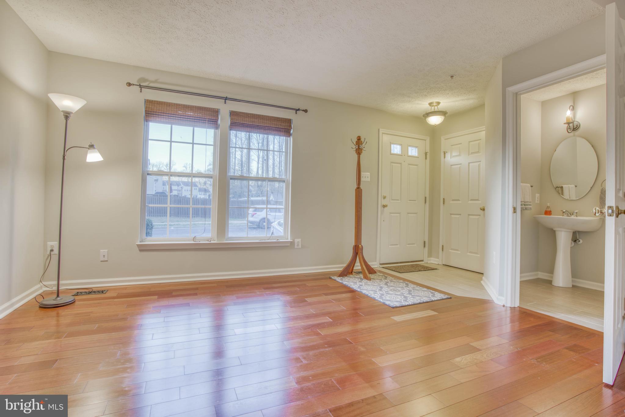 CONSTANT FRIENDSHIP - Residential