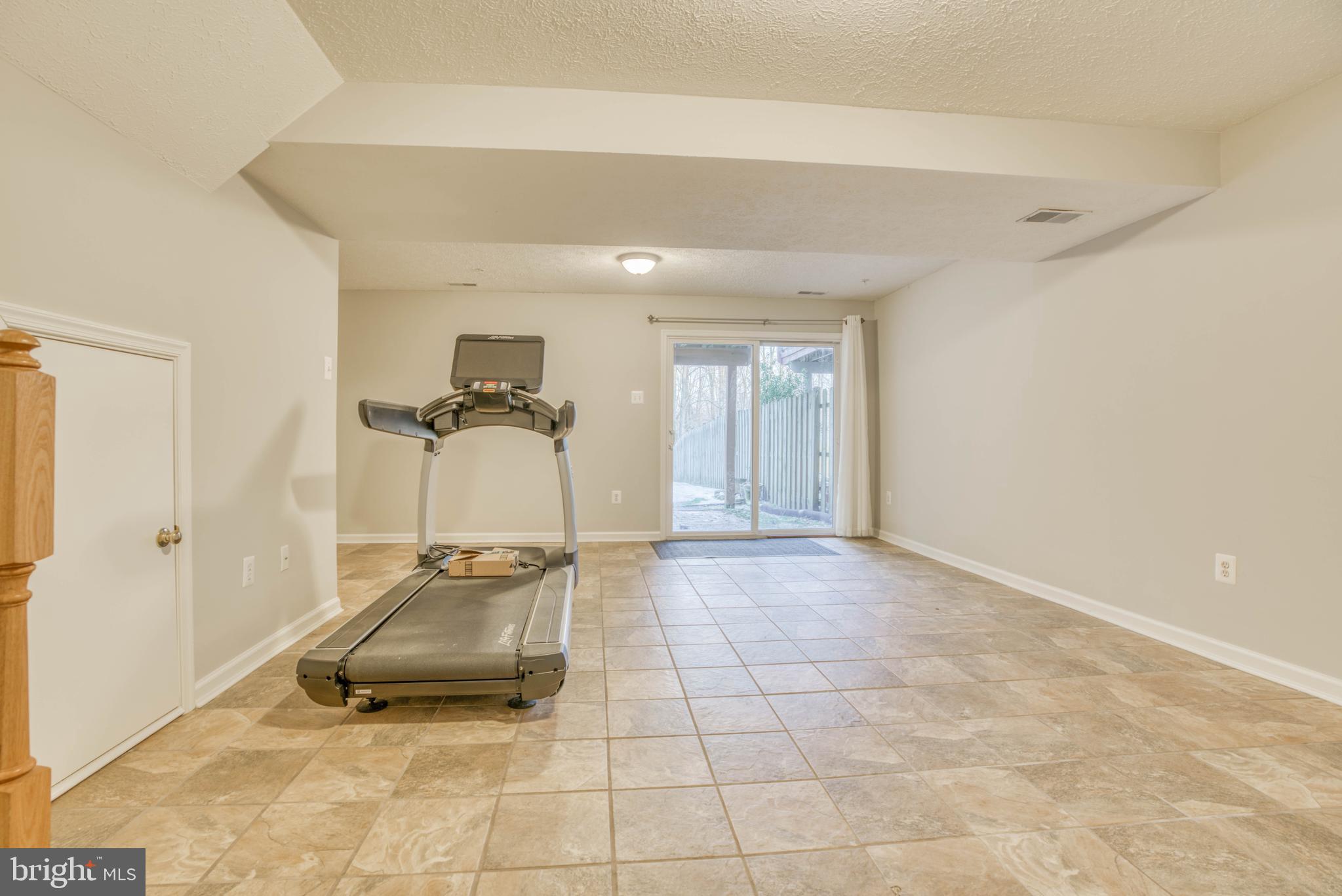 CONSTANT FRIENDSHIP - Residential