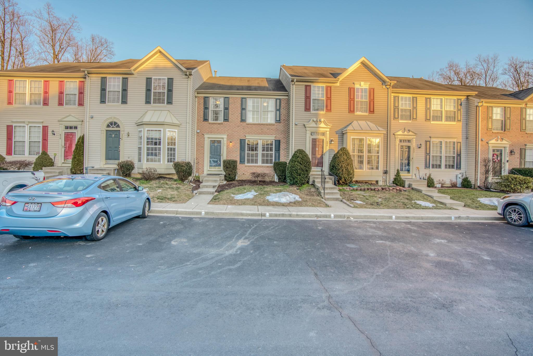 CONSTANT FRIENDSHIP - Residential