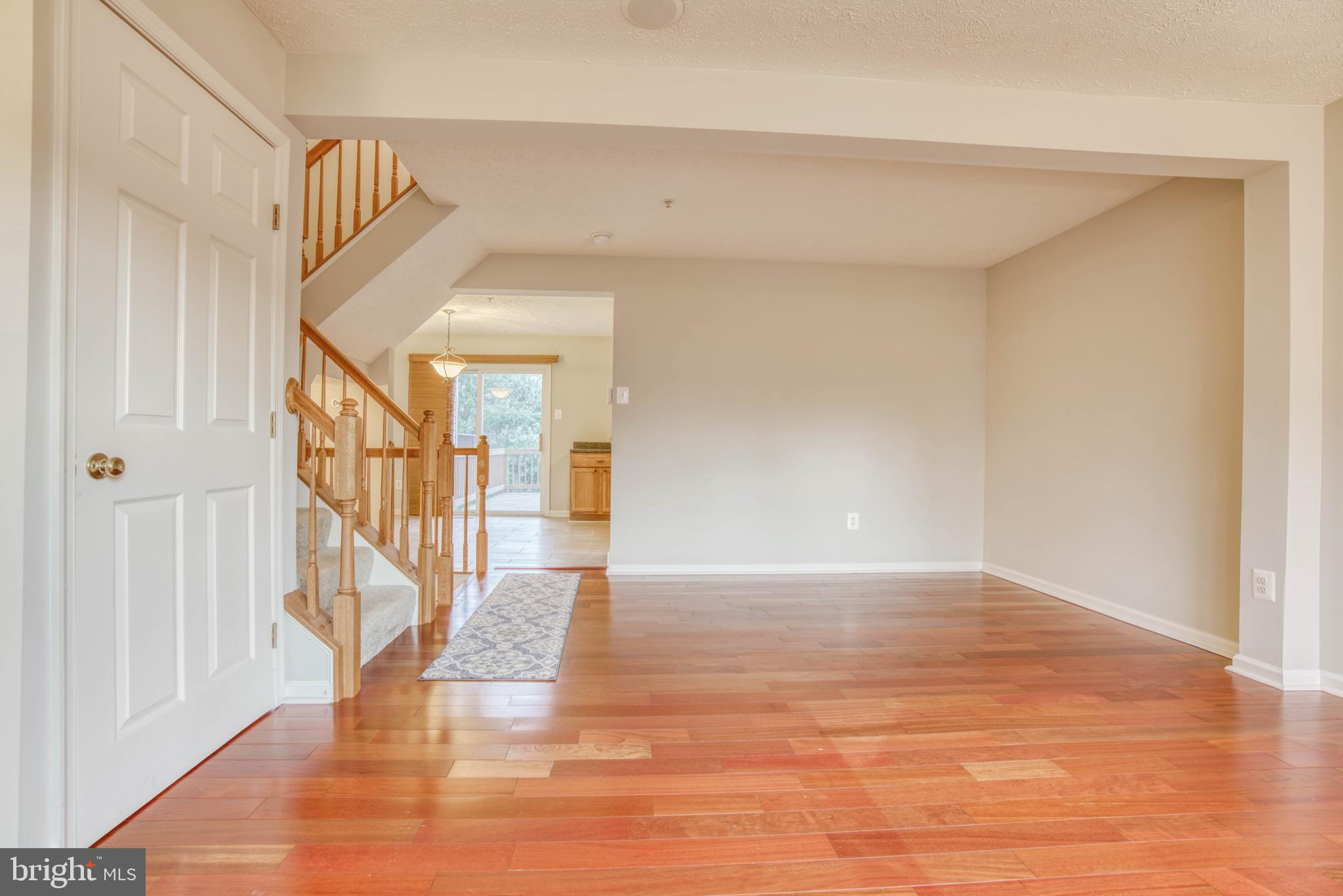 CONSTANT FRIENDSHIP - Residential