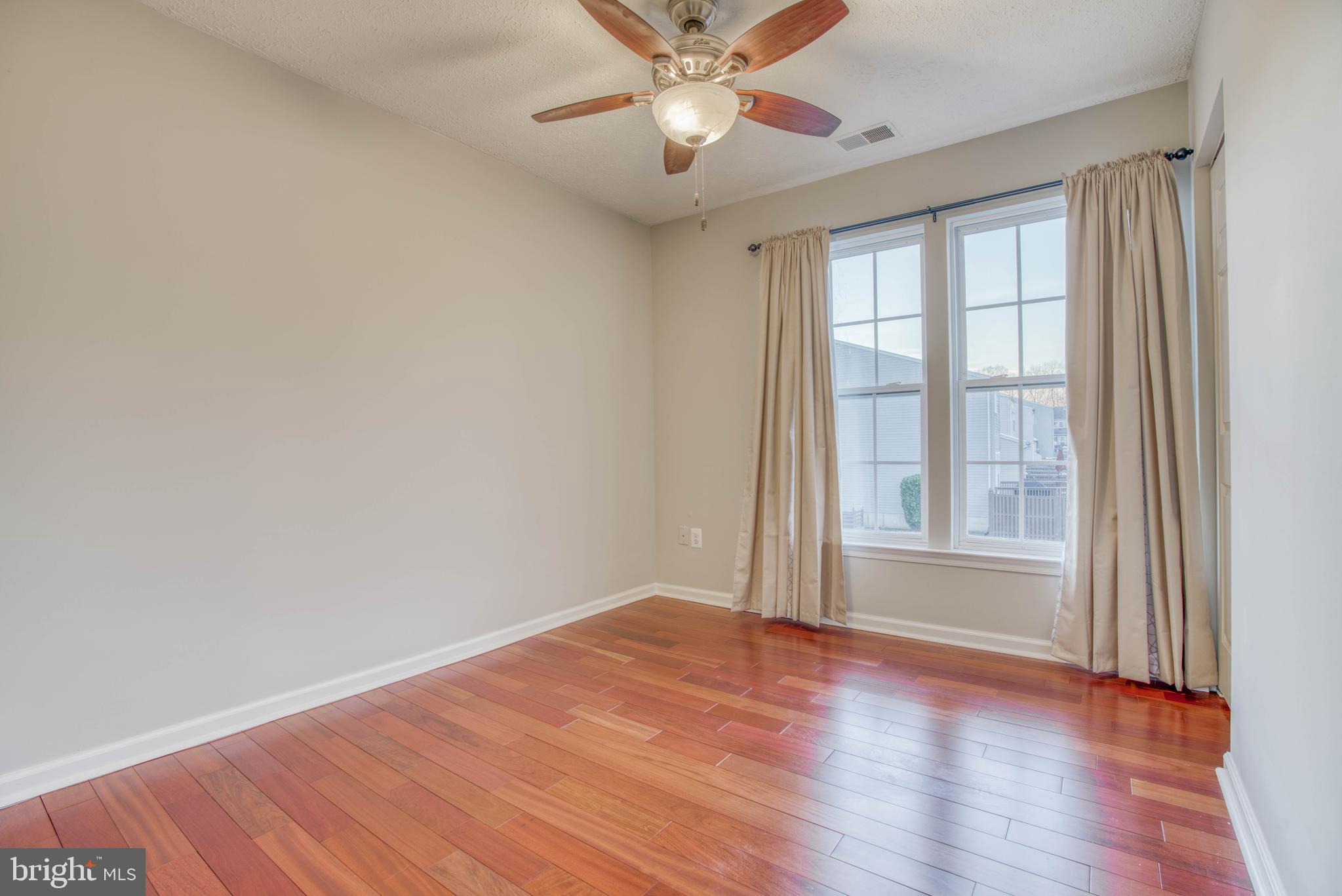 CONSTANT FRIENDSHIP - Residential