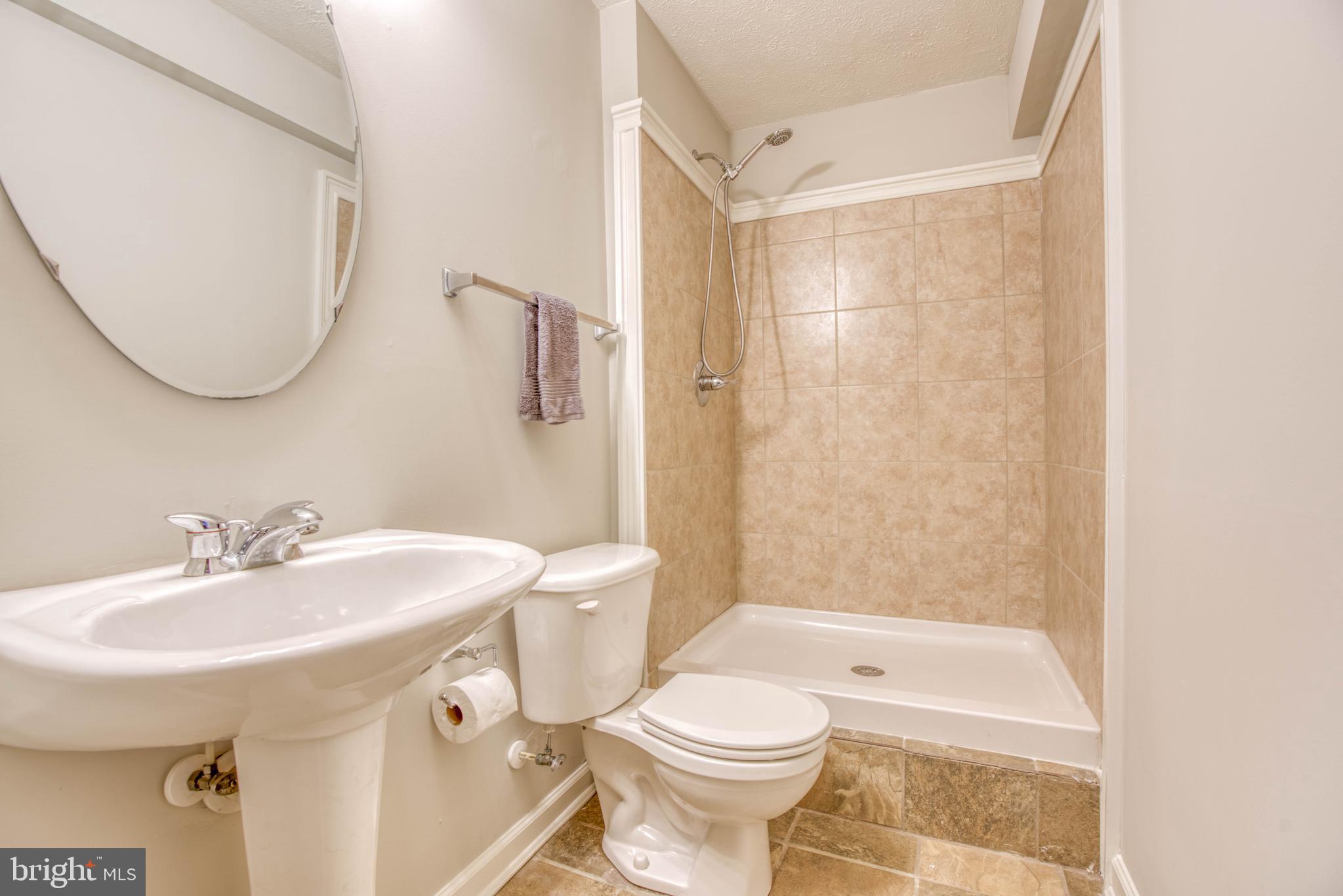 CONSTANT FRIENDSHIP - Residential