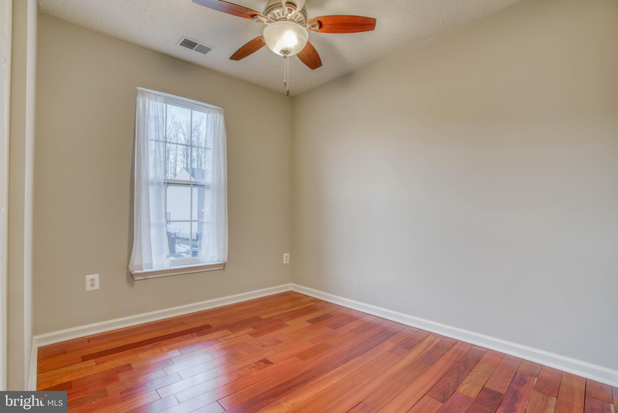 CONSTANT FRIENDSHIP - Residential