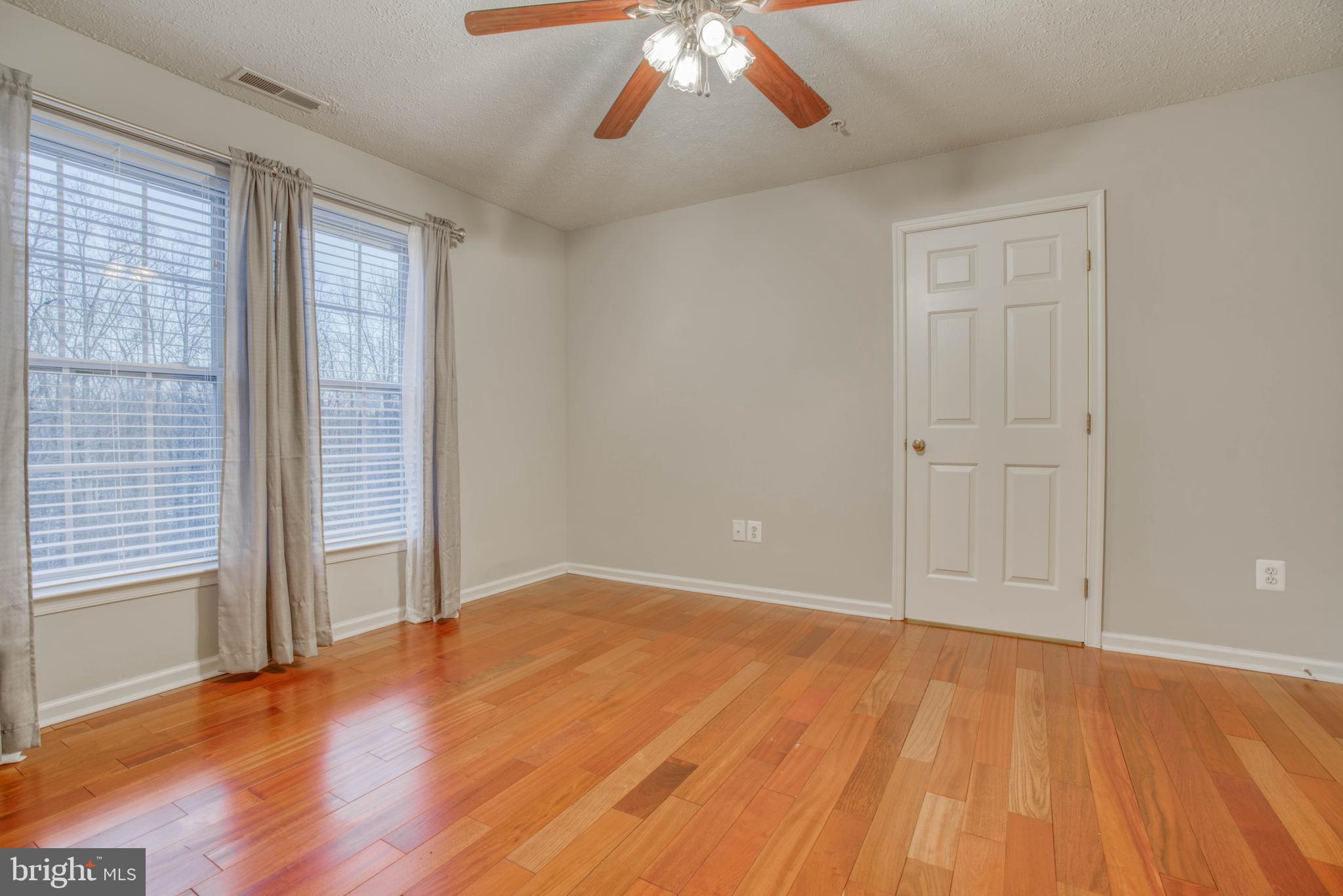 CONSTANT FRIENDSHIP - Residential