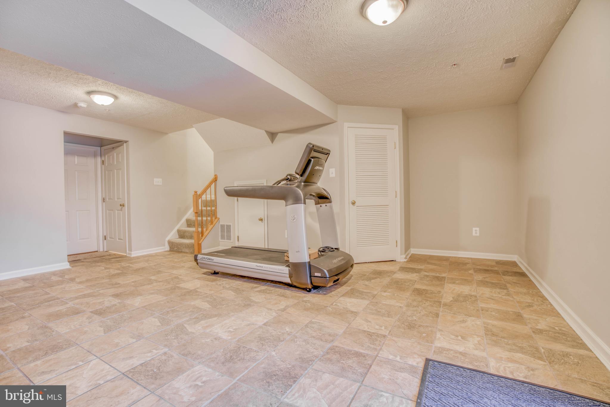 CONSTANT FRIENDSHIP - Residential